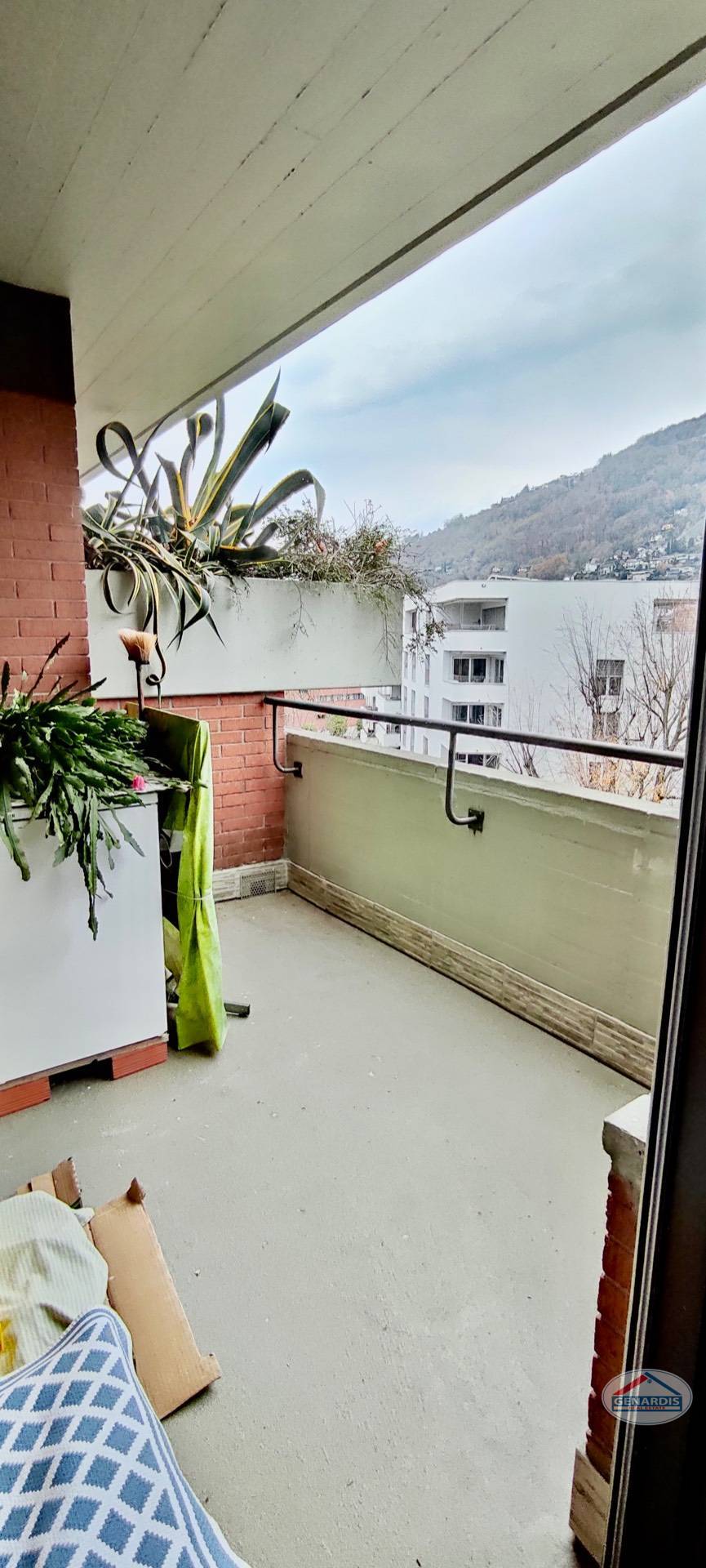 Balkon mit Bergblick