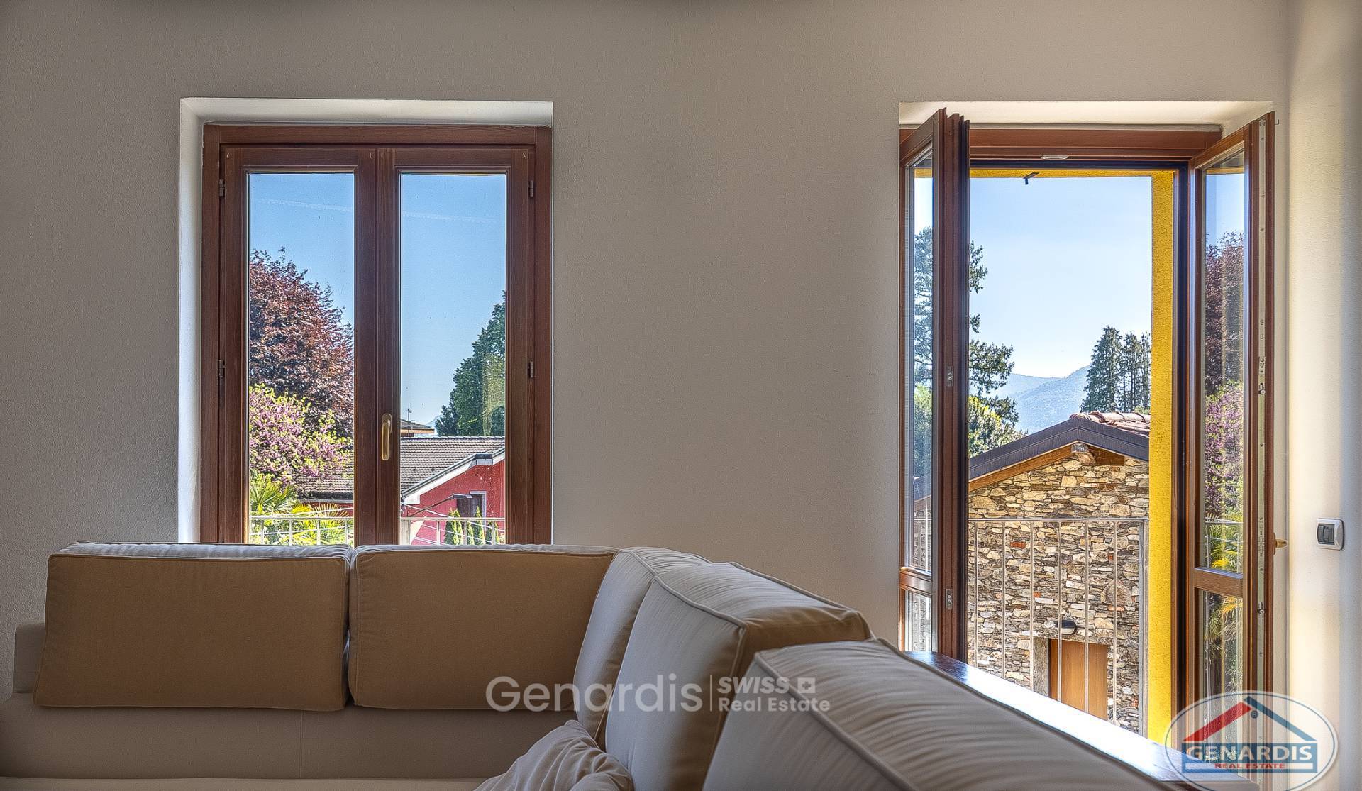 Wohnzimmer mit Blick nach draußen