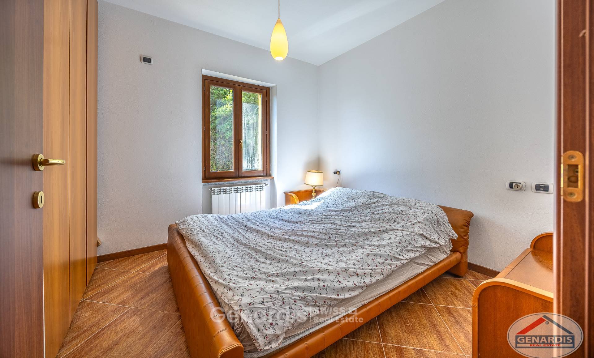 Schlafzimmer mit Holzdetails