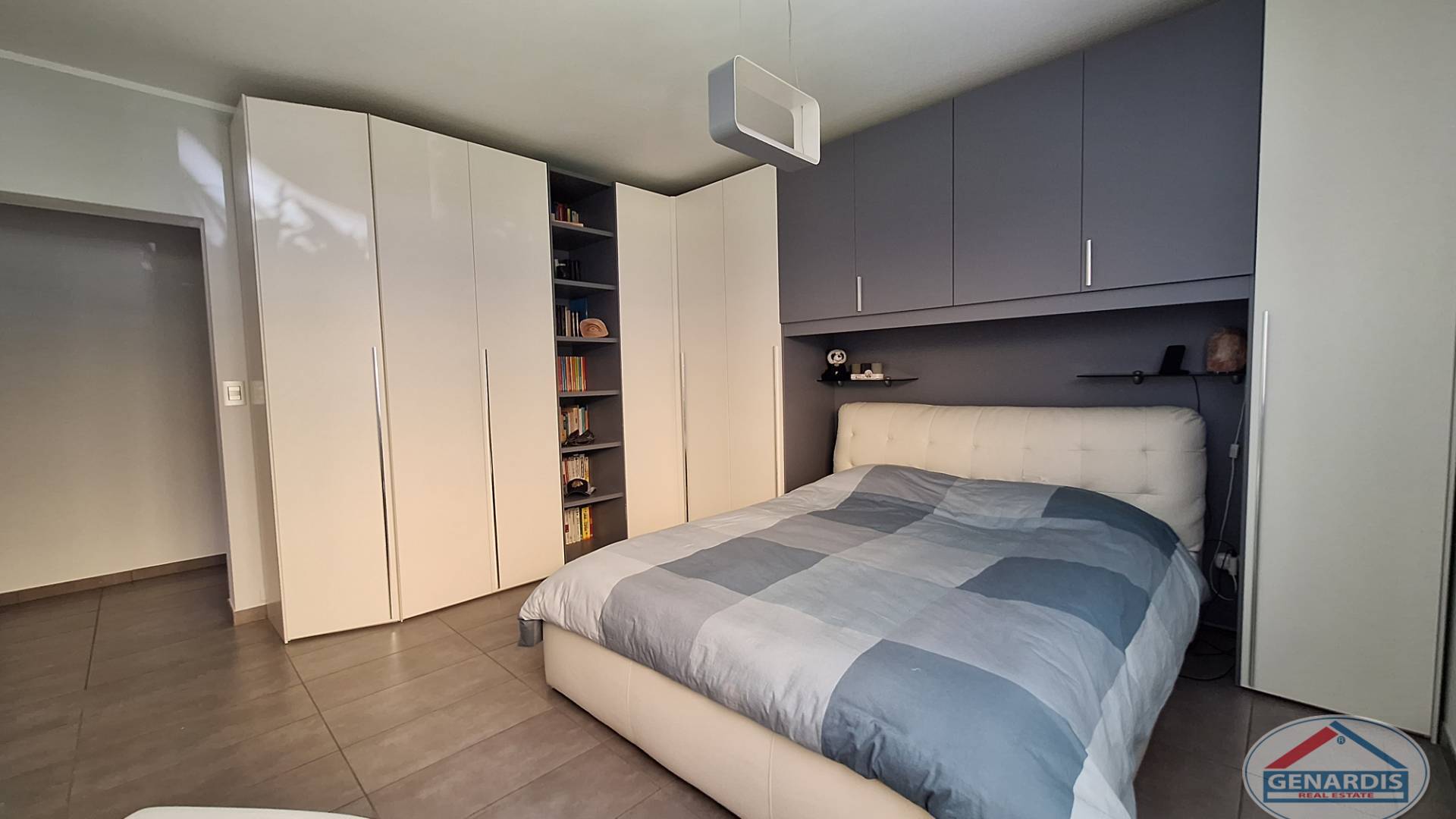 Schlafzimmer mit Einbauschränken