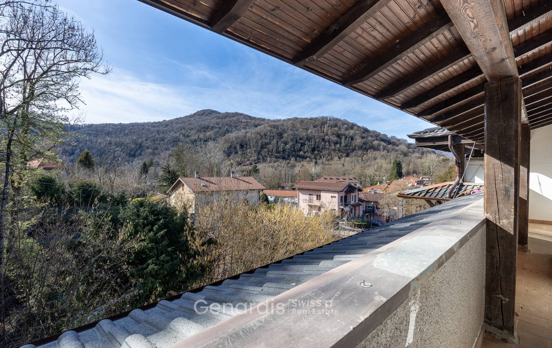 Balkon mit Bergblick