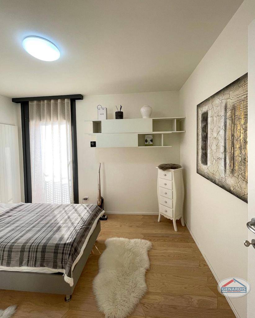 Schlafzimmer mit hellem Tageslicht