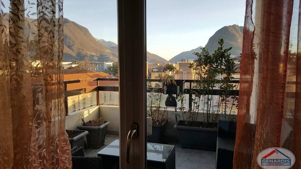 Balkon mit Bergblick