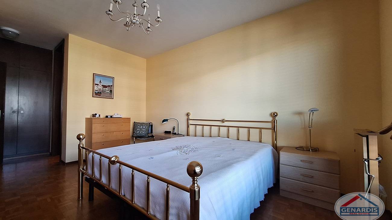 Schlafzimmer mit Doppelbett