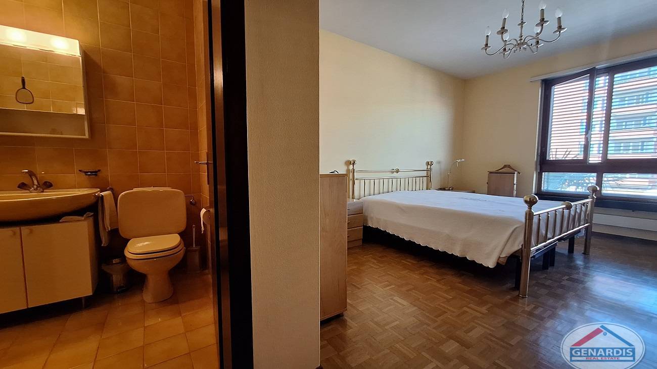 Schlafzimmer mit angrenzendem Bad