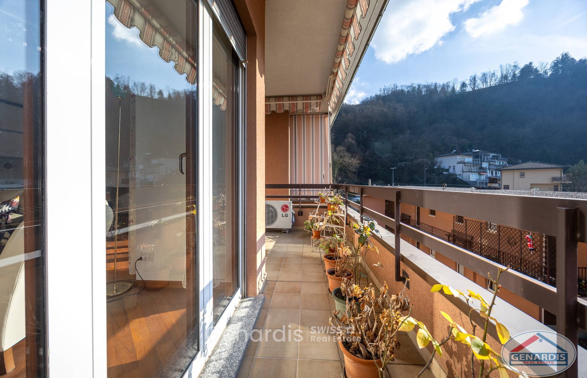 Balkon mit Bergblick