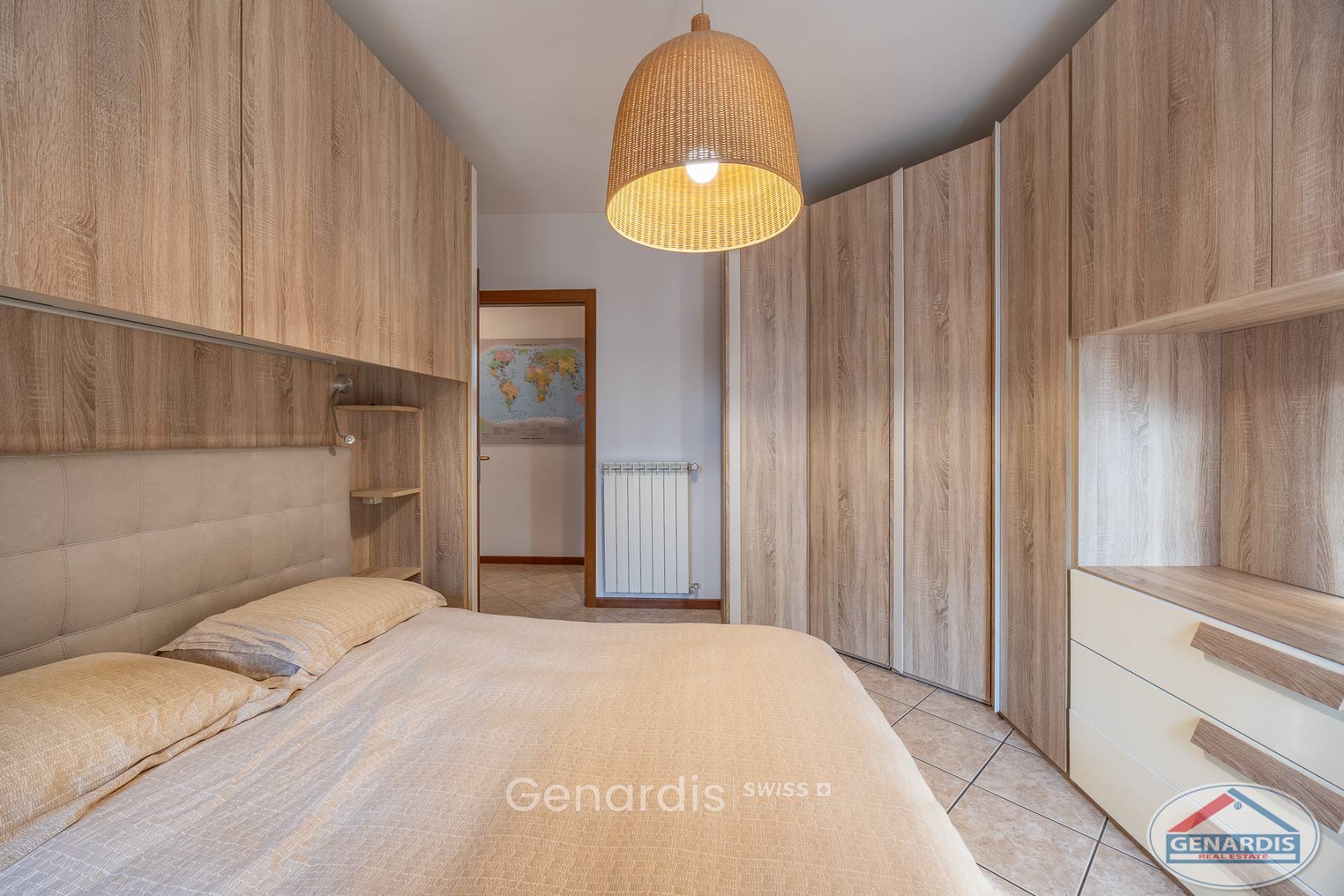 Schlafzimmer mit Einbauschränken