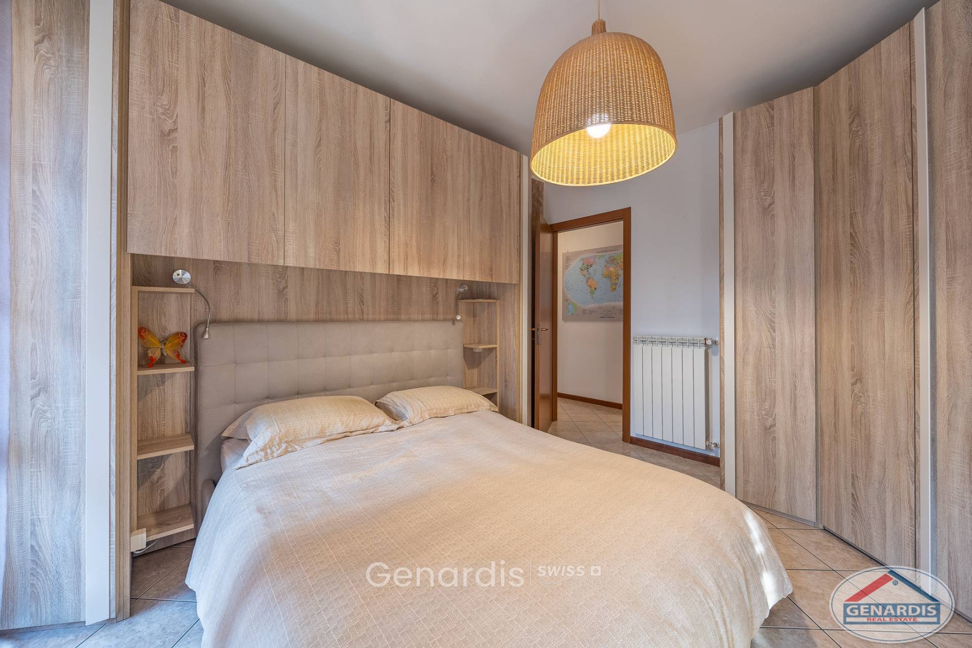 Schlafzimmer mit Einbauschränken