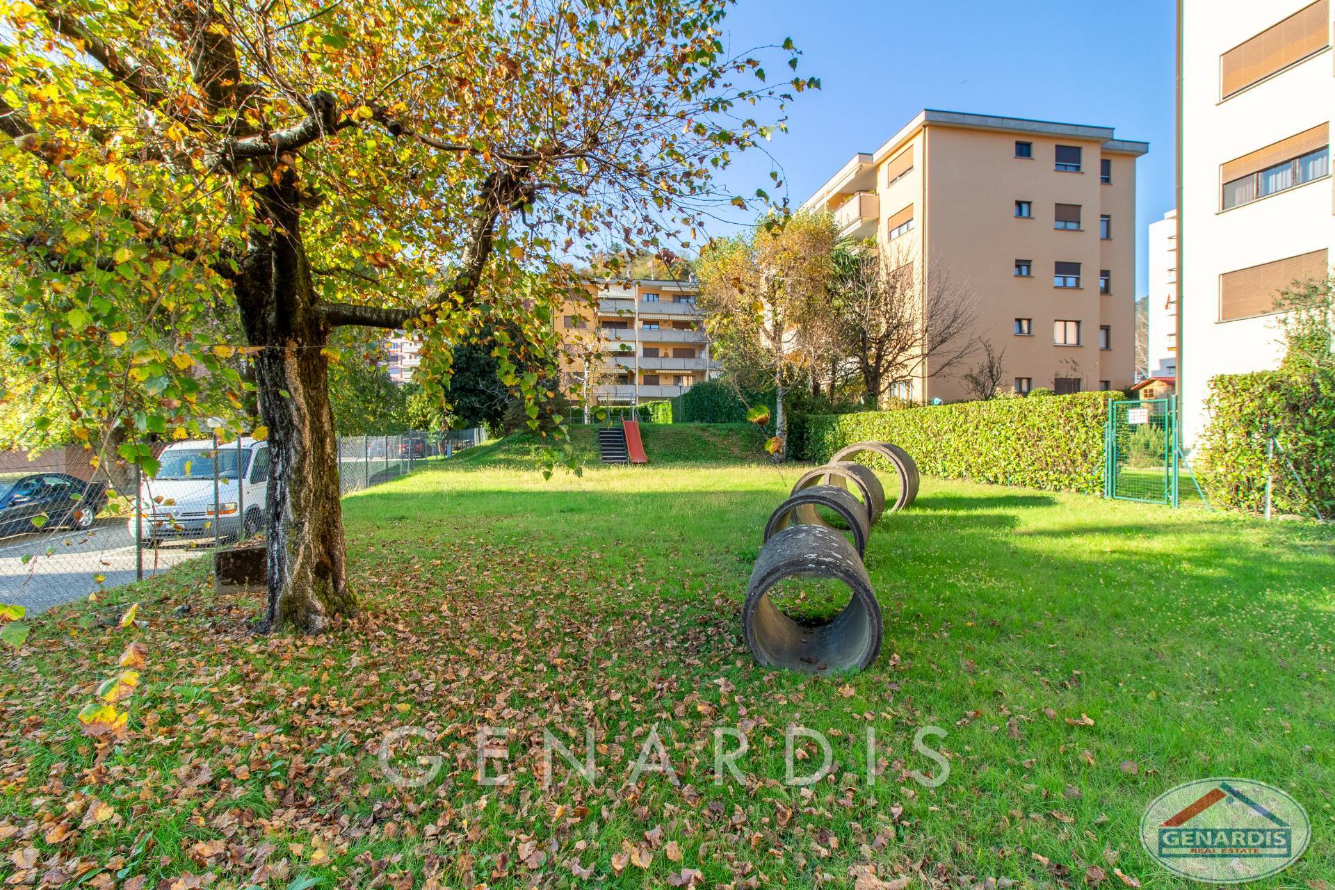 Gemeinschaftsgarten mit Wohngebäuden