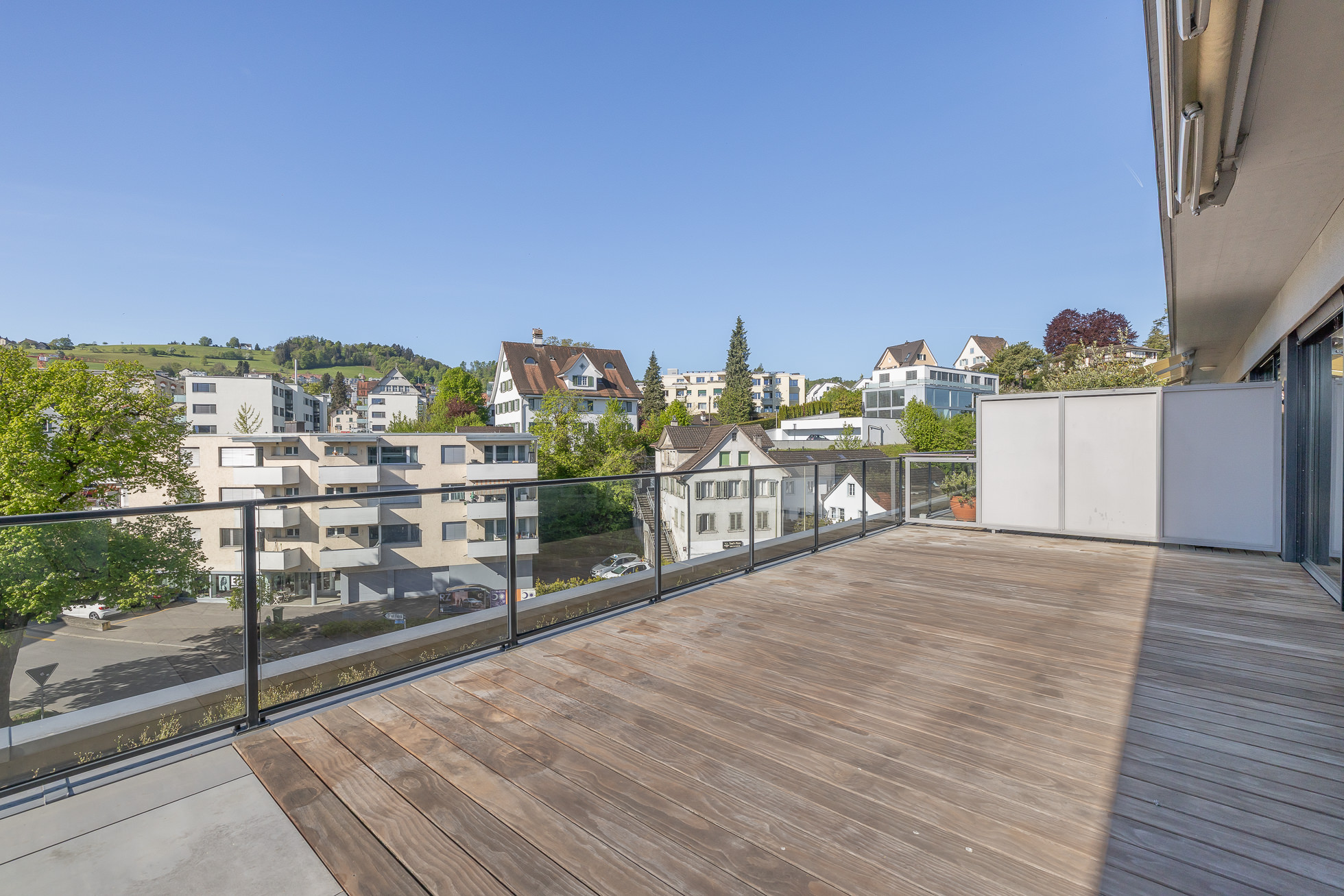 Große Dachterrasse mit Stadtblick