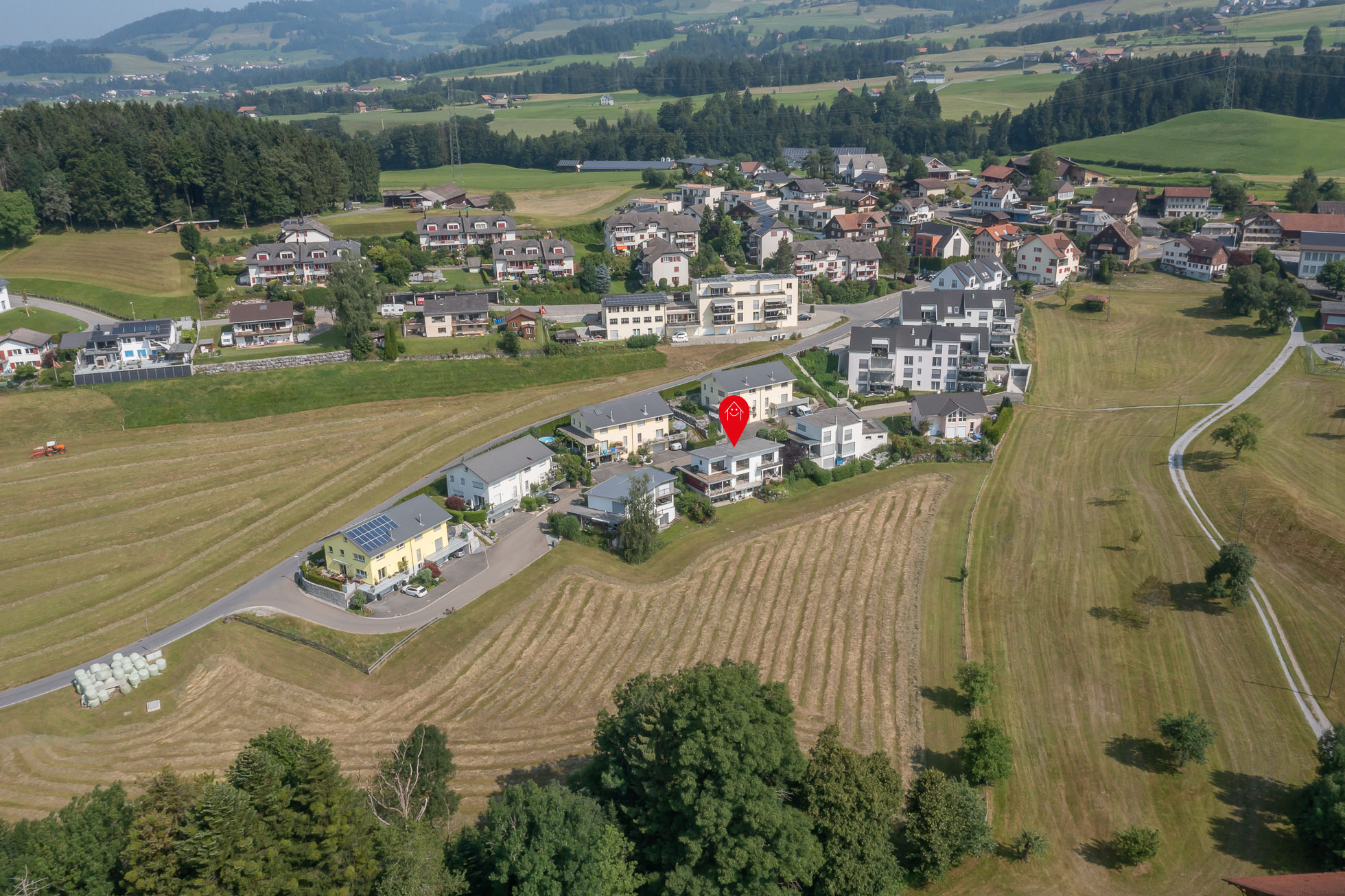 Luftaufnahme einer ländlichen Wohnsiedlung