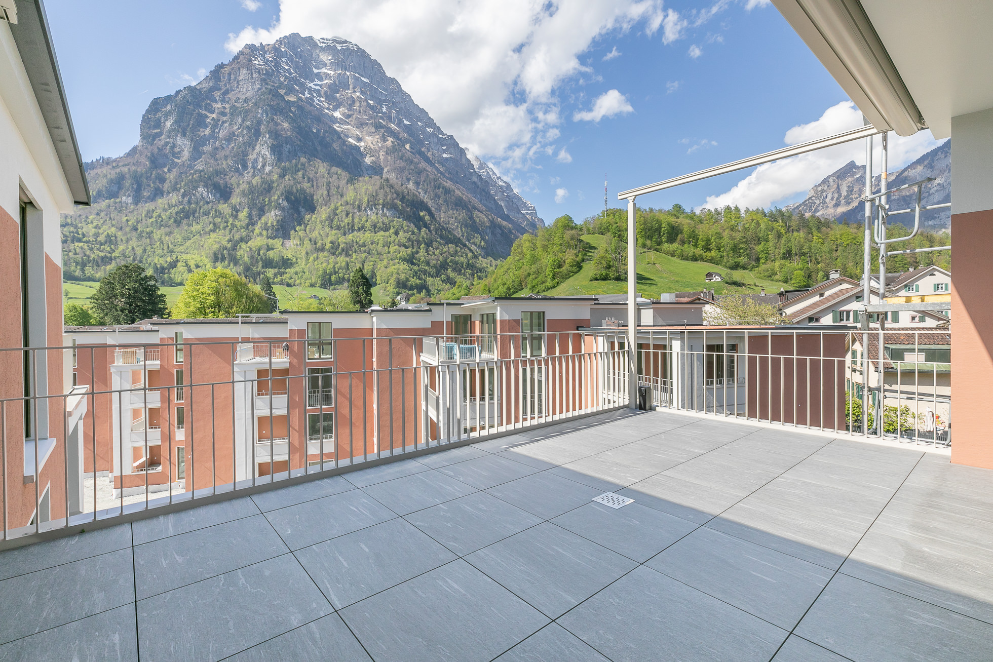 Balkon mit Alpenblick