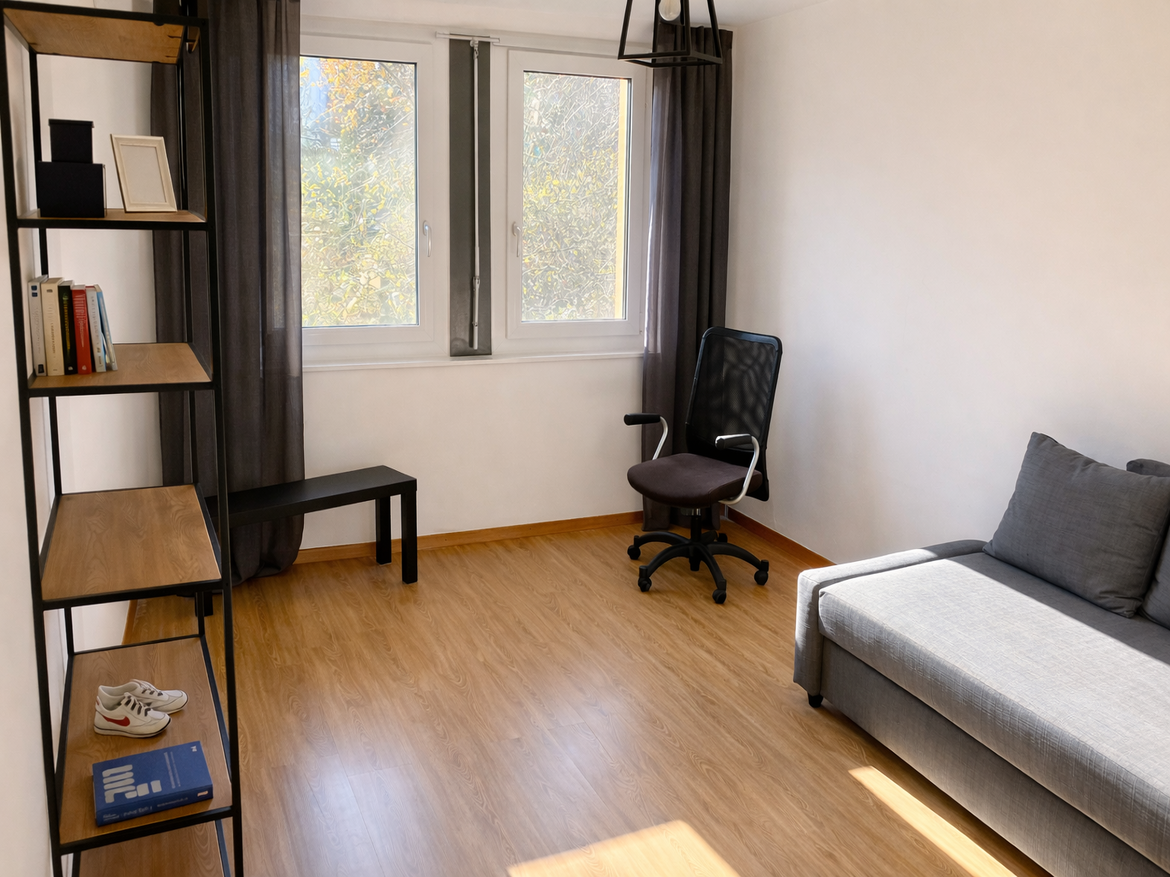 Kleines helles Arbeits- und Wohnzimmer