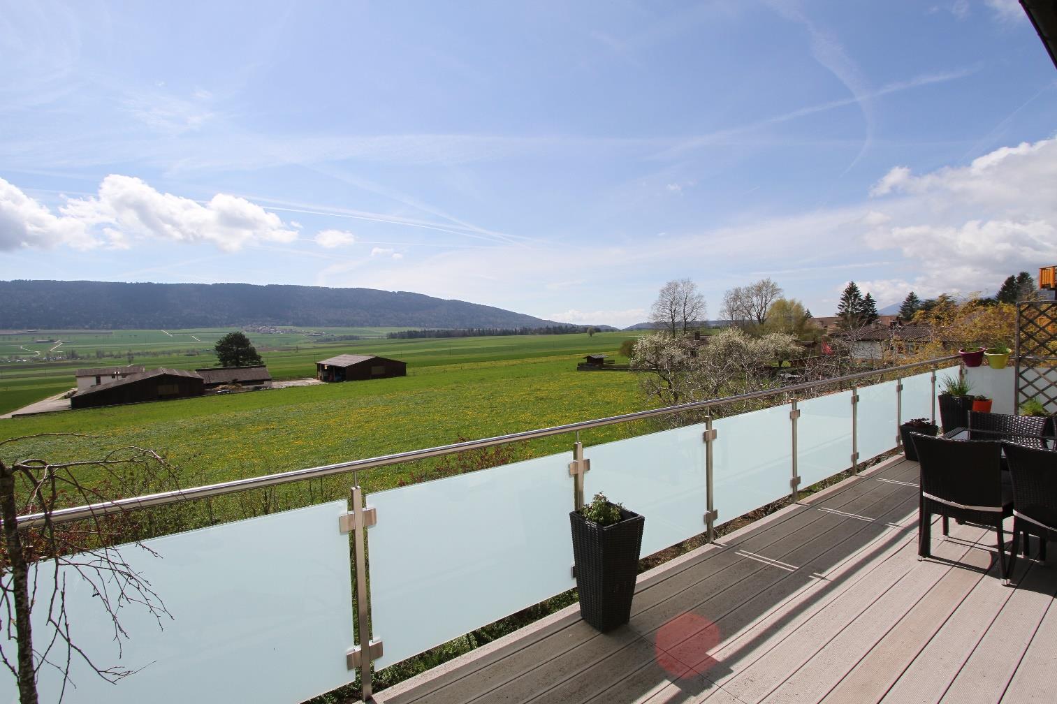 Terrasse mit weitem Landschaftsblick
