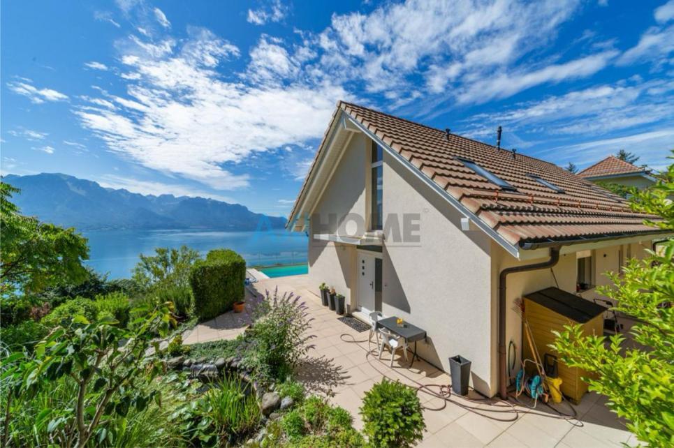 Villa mit Seeblick und Garten