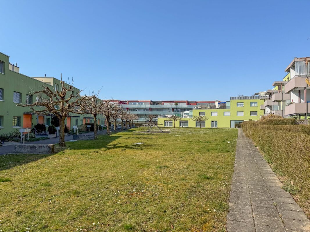 Wohnanlage mit Innenhof und Grünfläche