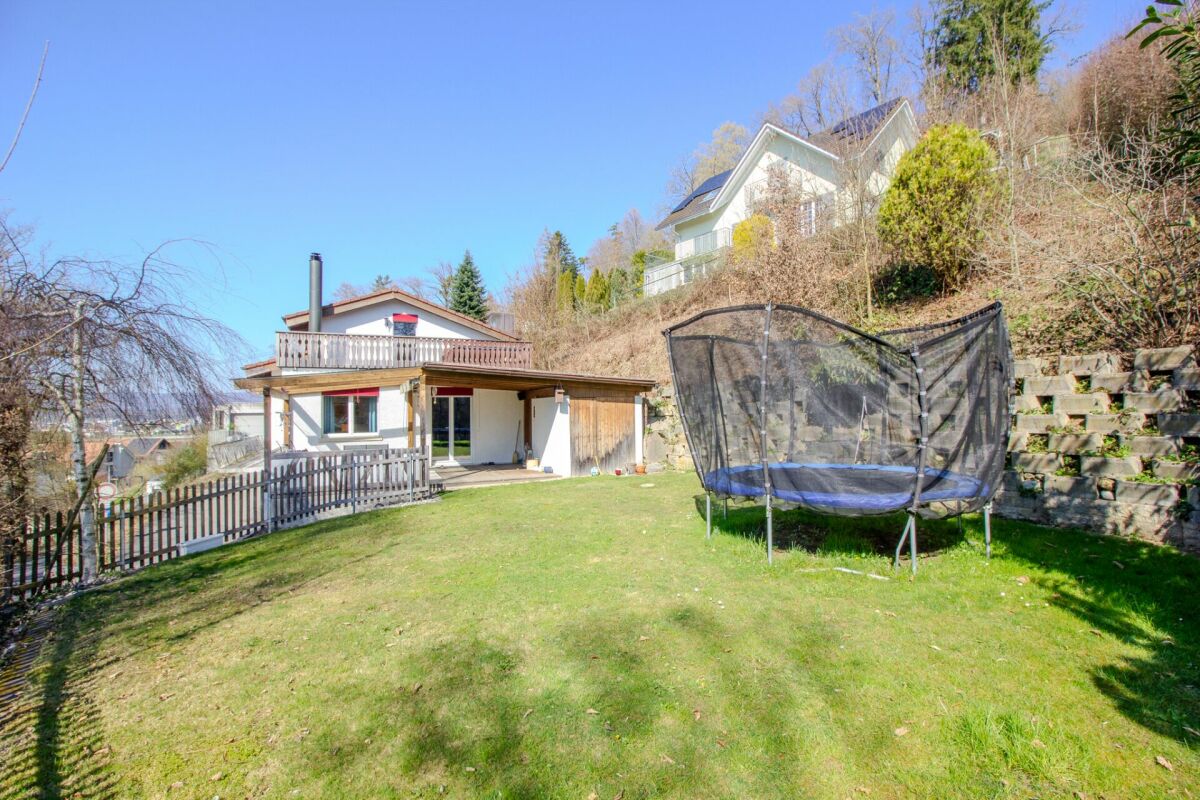 Haus mit Garten auf Hanglage