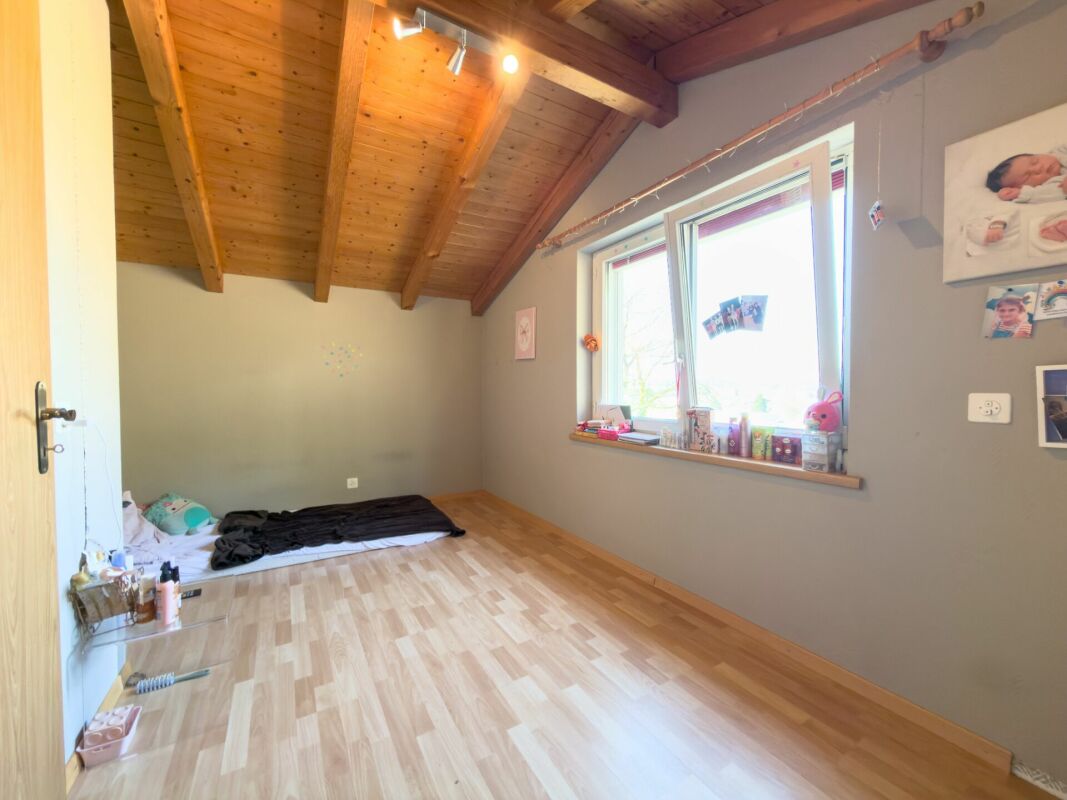Dachzimmer mit Holzdecke