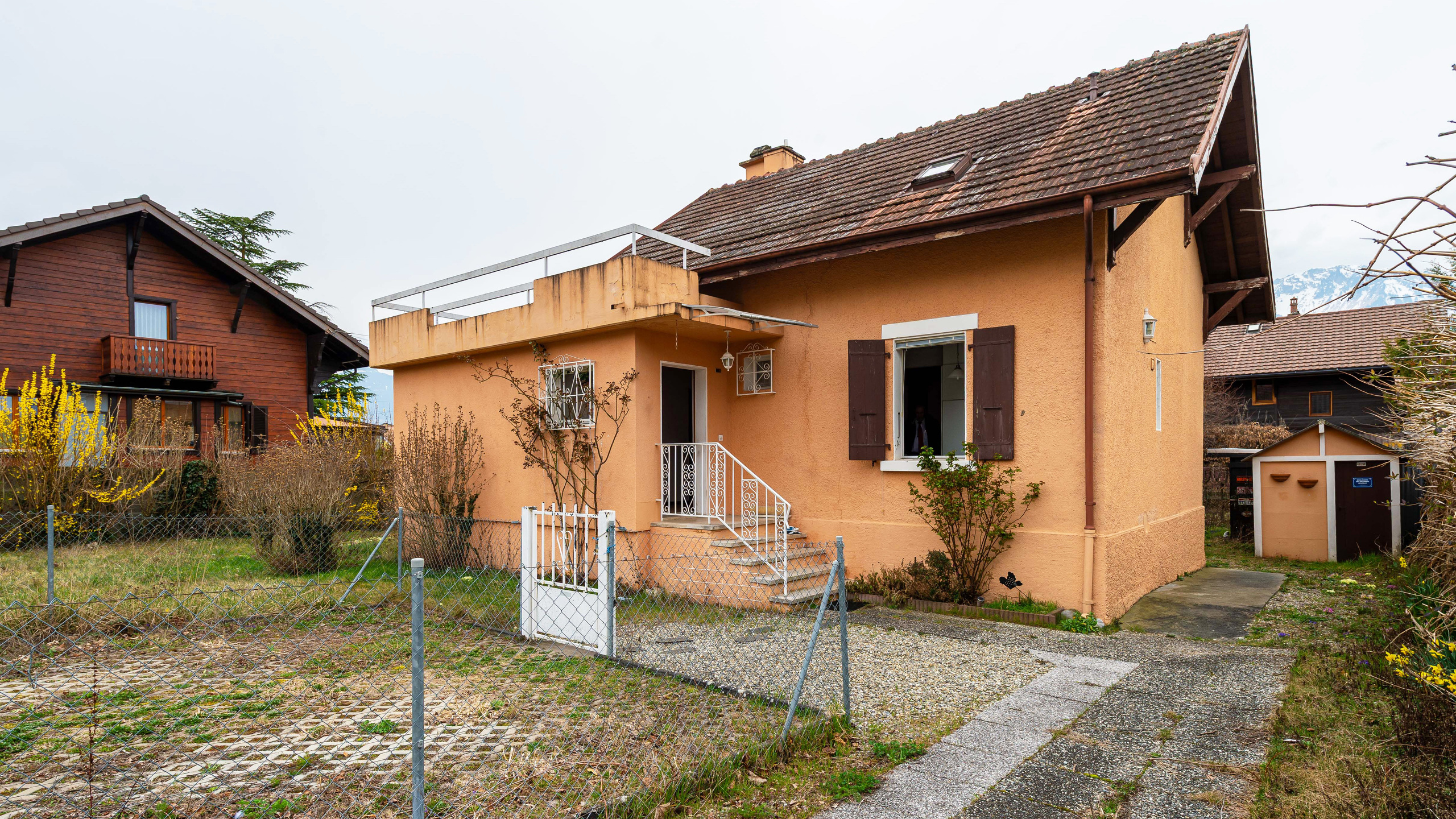 Charmantes Haus mit Giebeldach und Garten