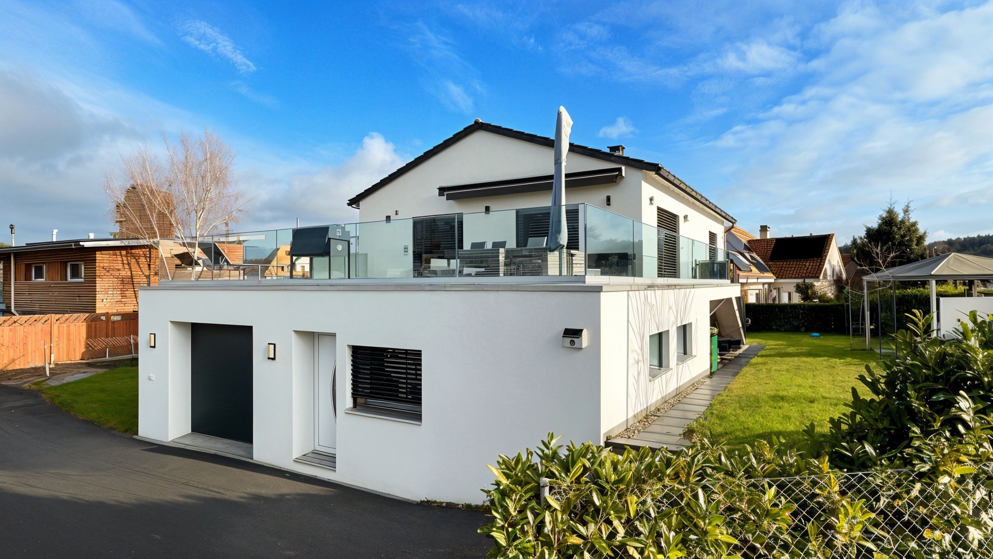Modernes Einfamilienhaus mit Terrasse