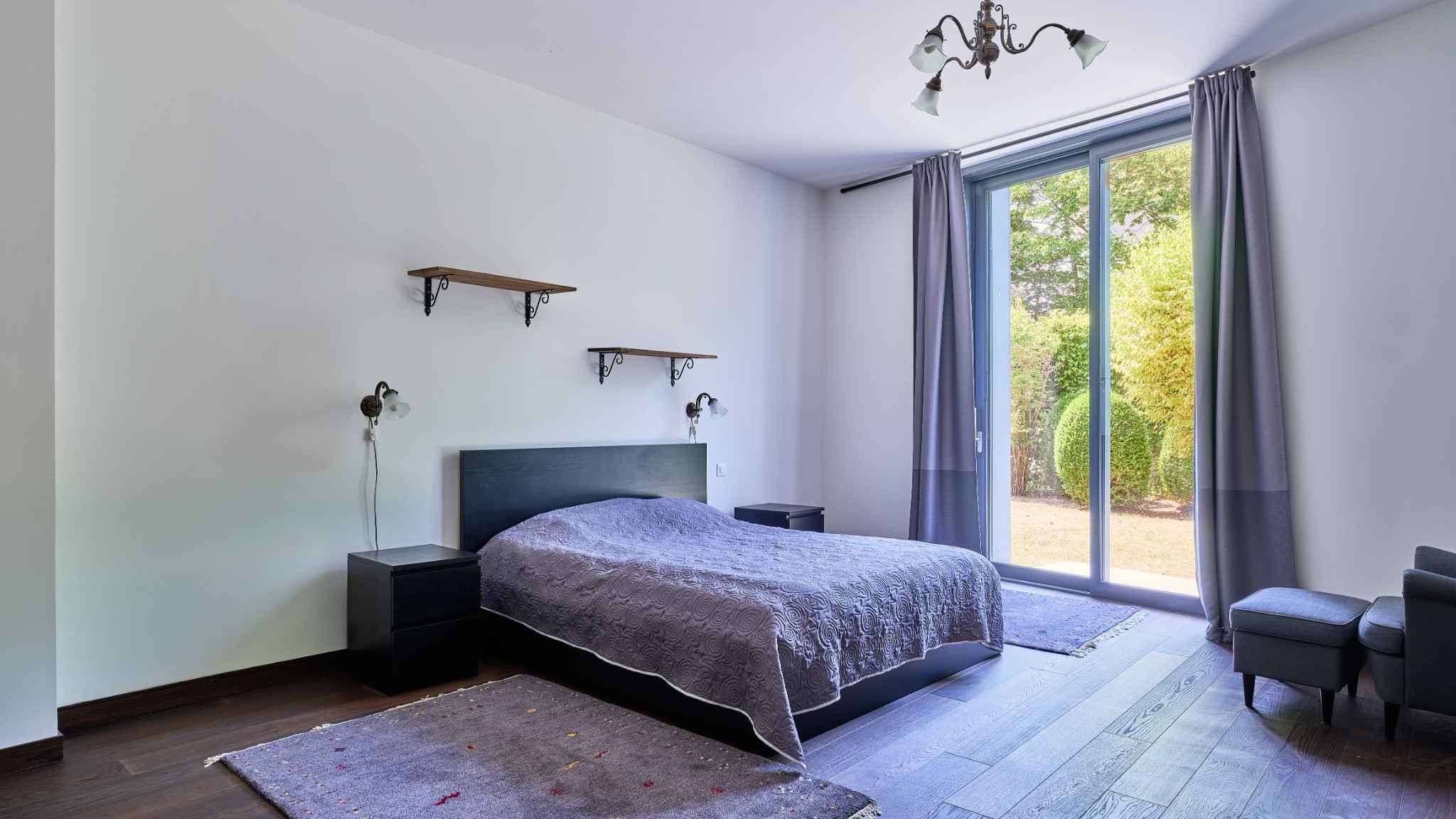 Schlafzimmer mit Terrassentür