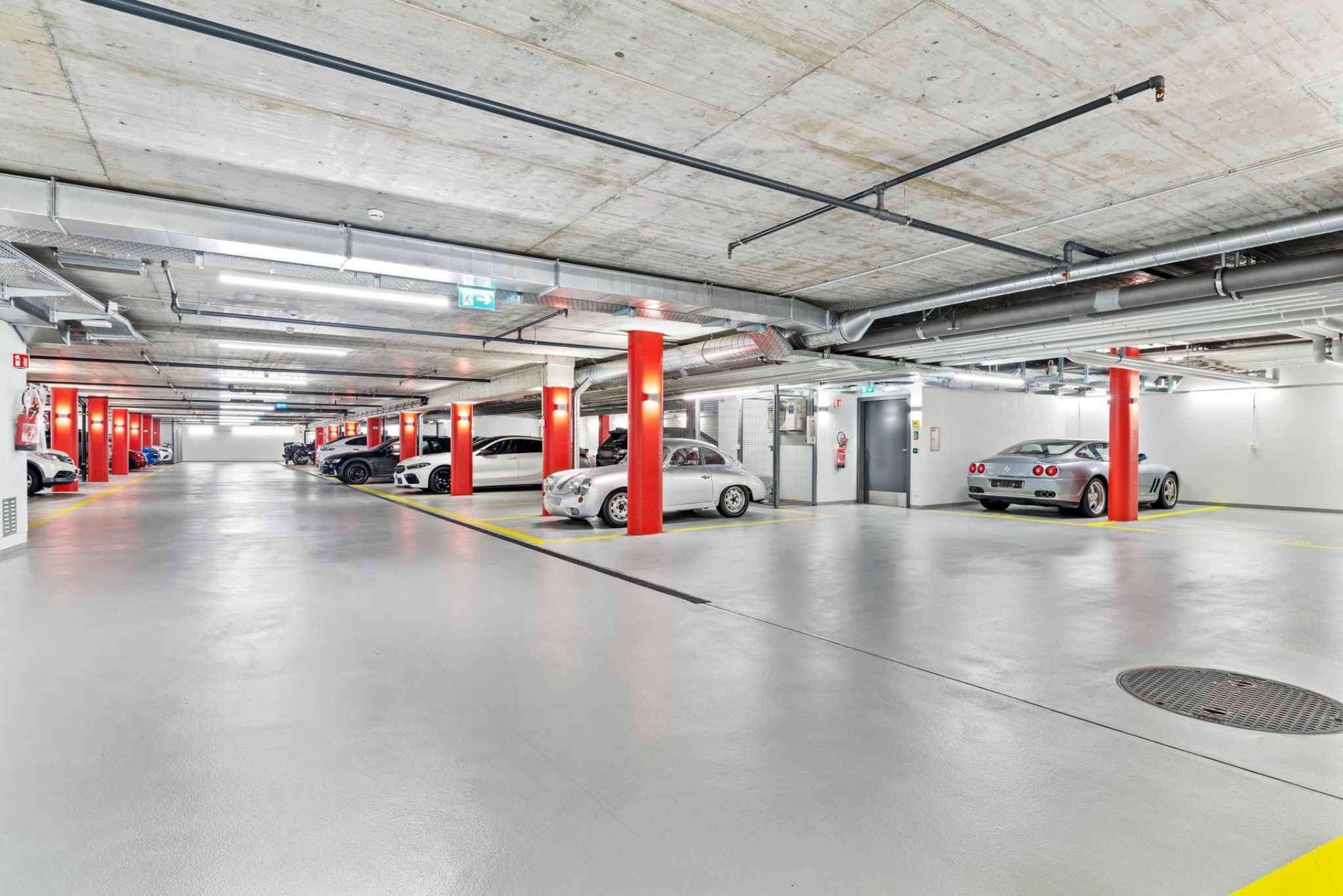 Tiefgarage mit Stellplätzen