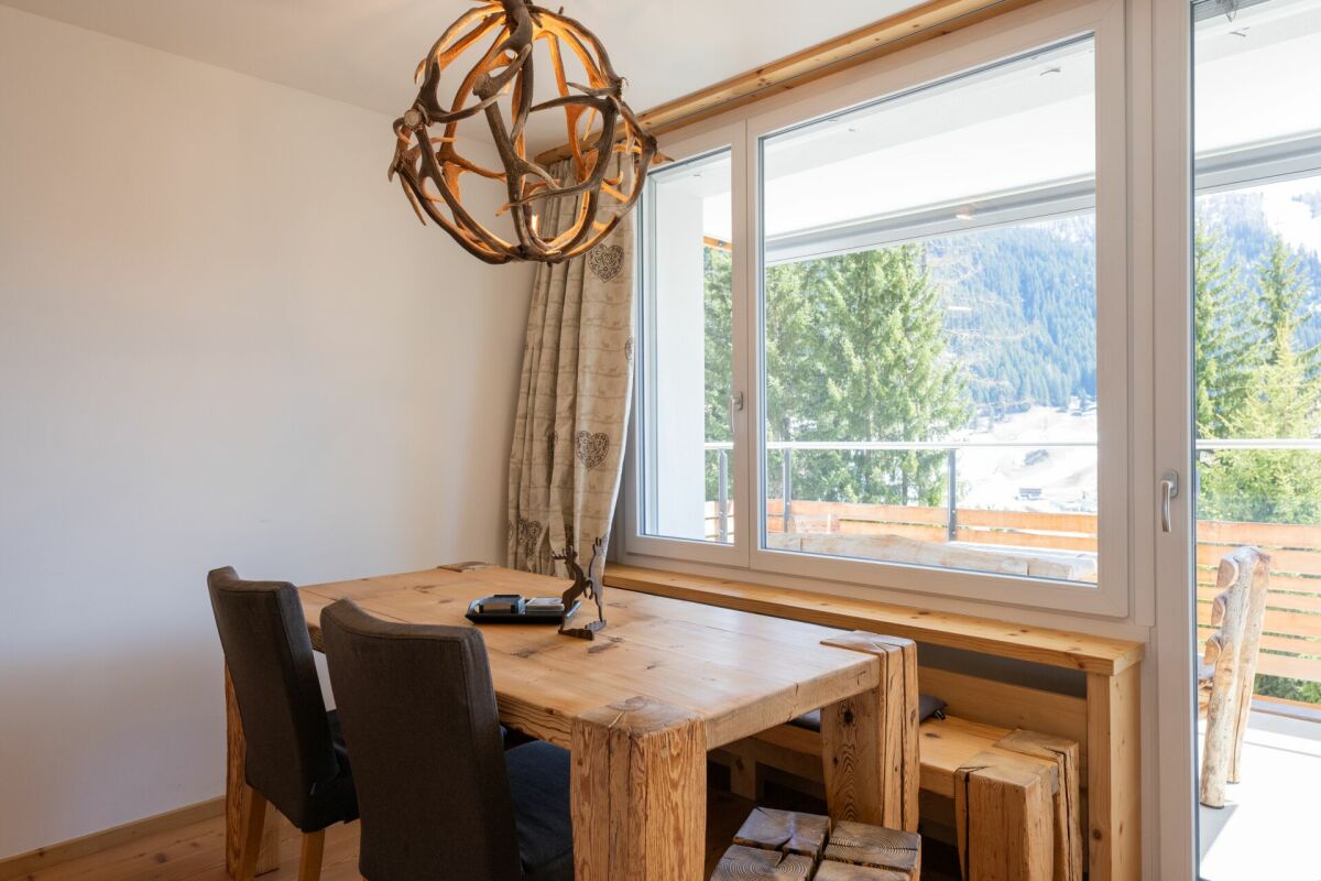 Essbereich mit Bergblick