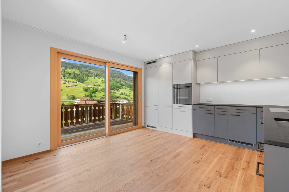 Moderne Küche mit Bergblick