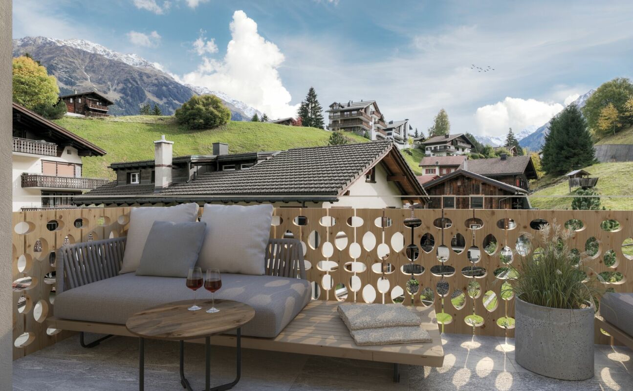 Alpen-Terrasse mit Bergpanorama