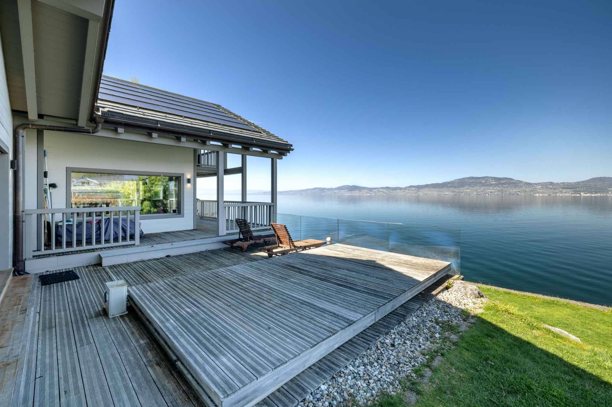 Seeterrasse mit Blick auf den See