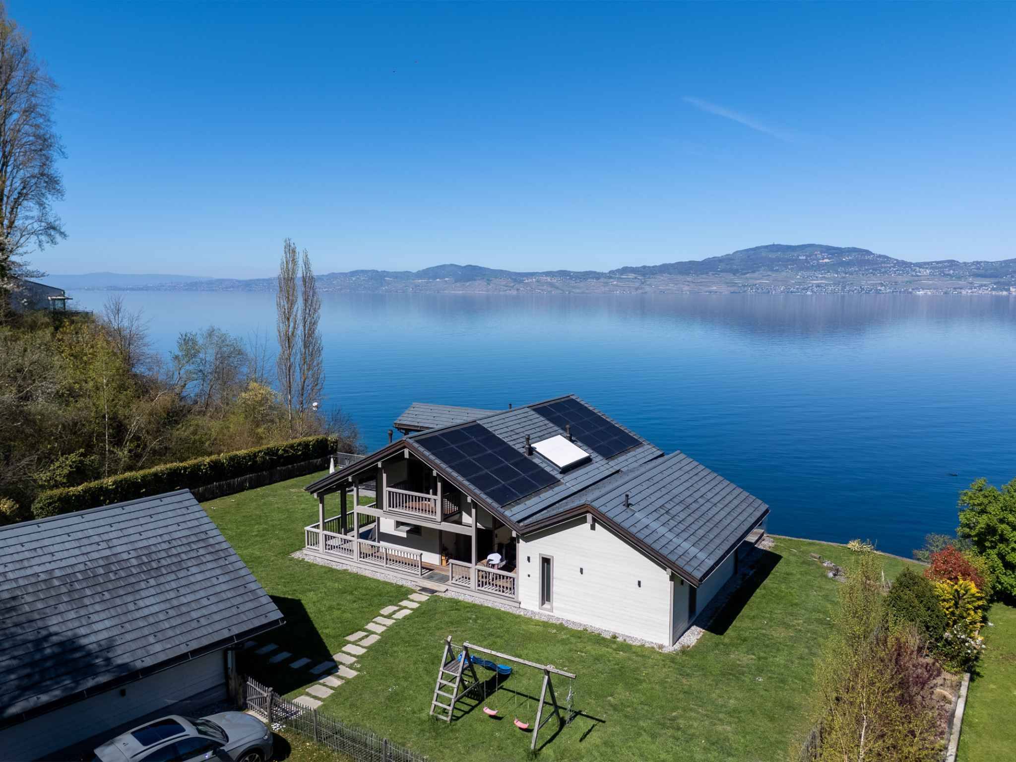 Seevilla mit Garten und Solardach