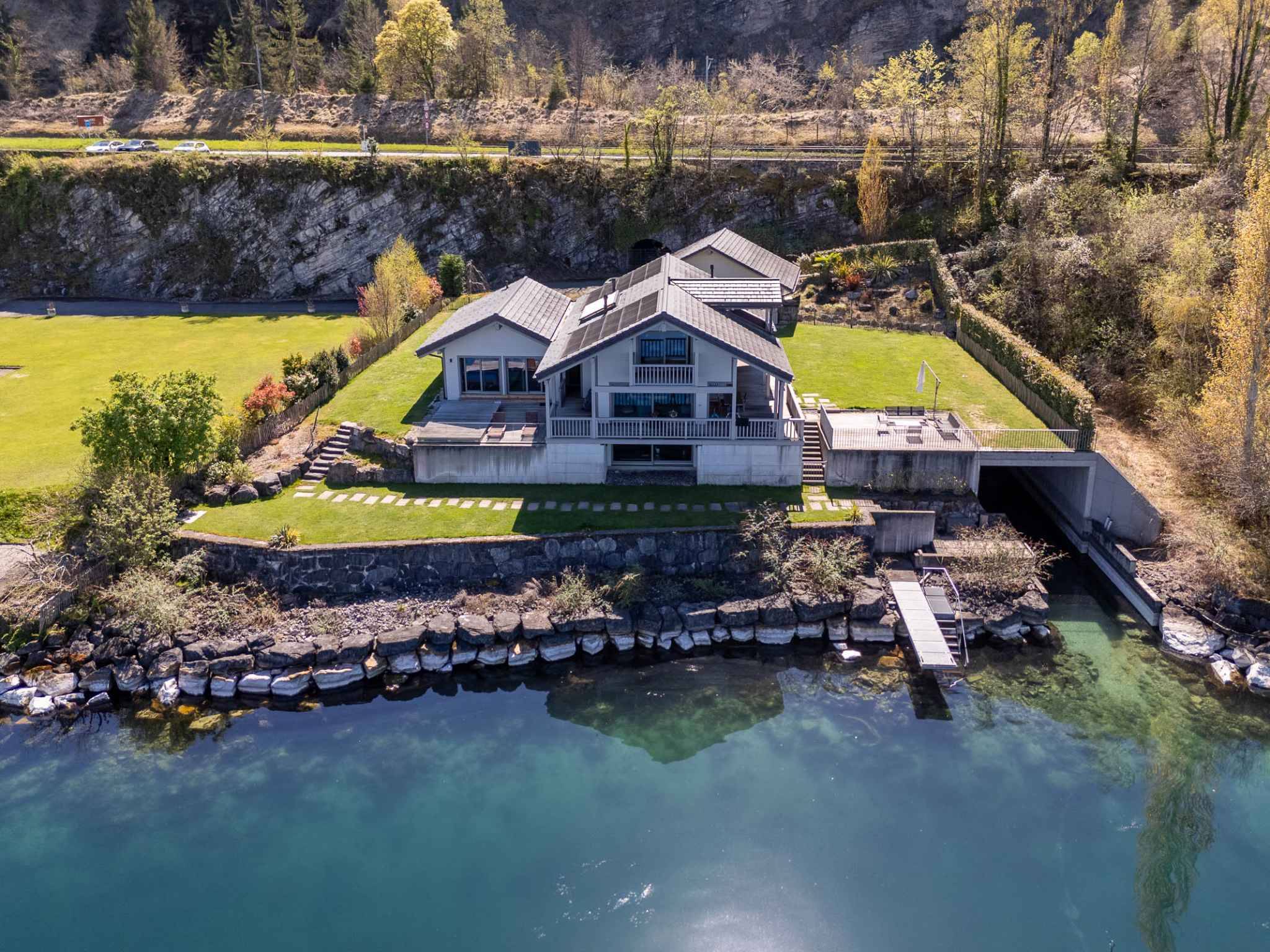 Seeblick-Villa mit Hanglage