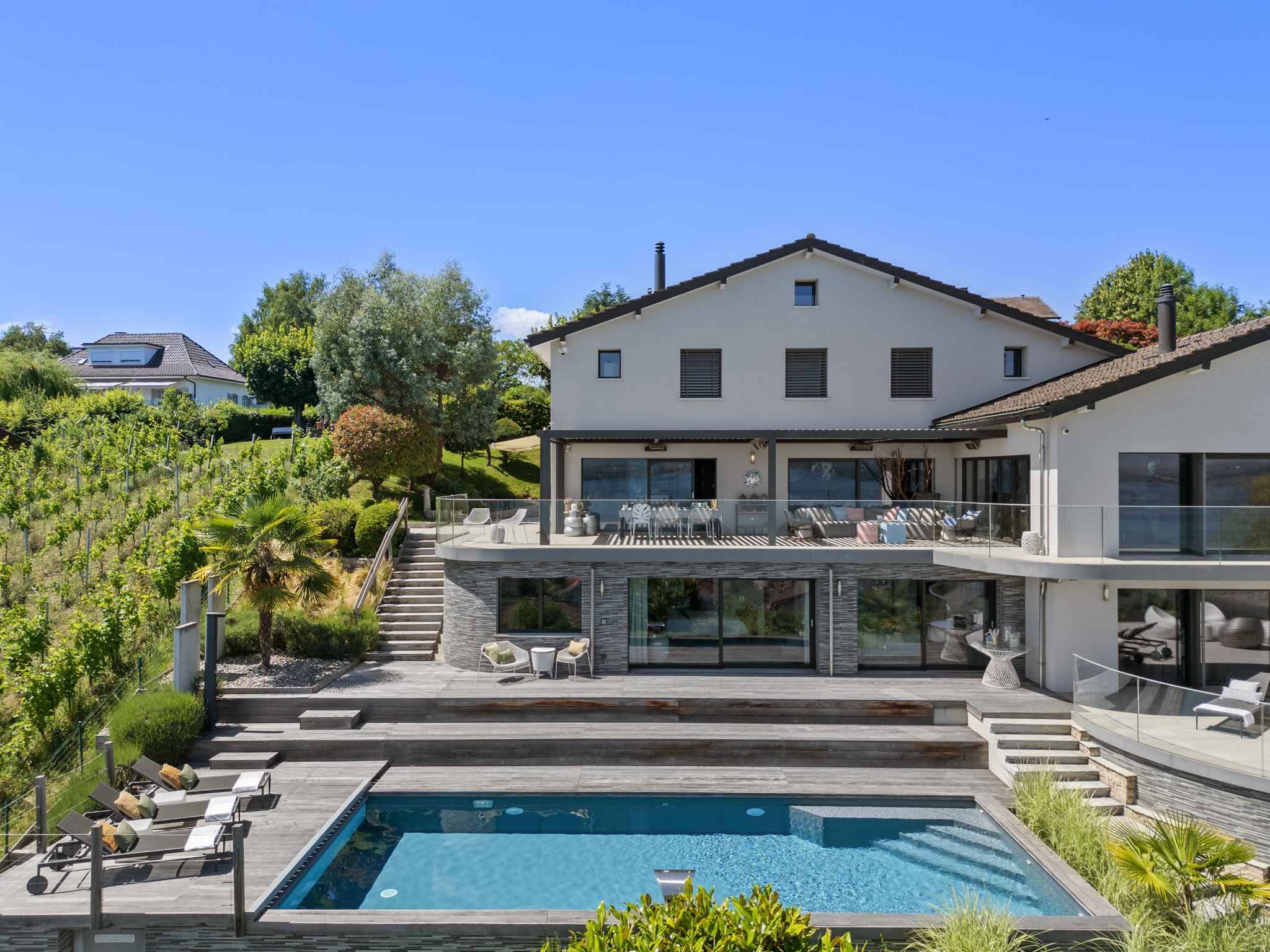 Luxuriöse Villa mit Pool und Terrassen