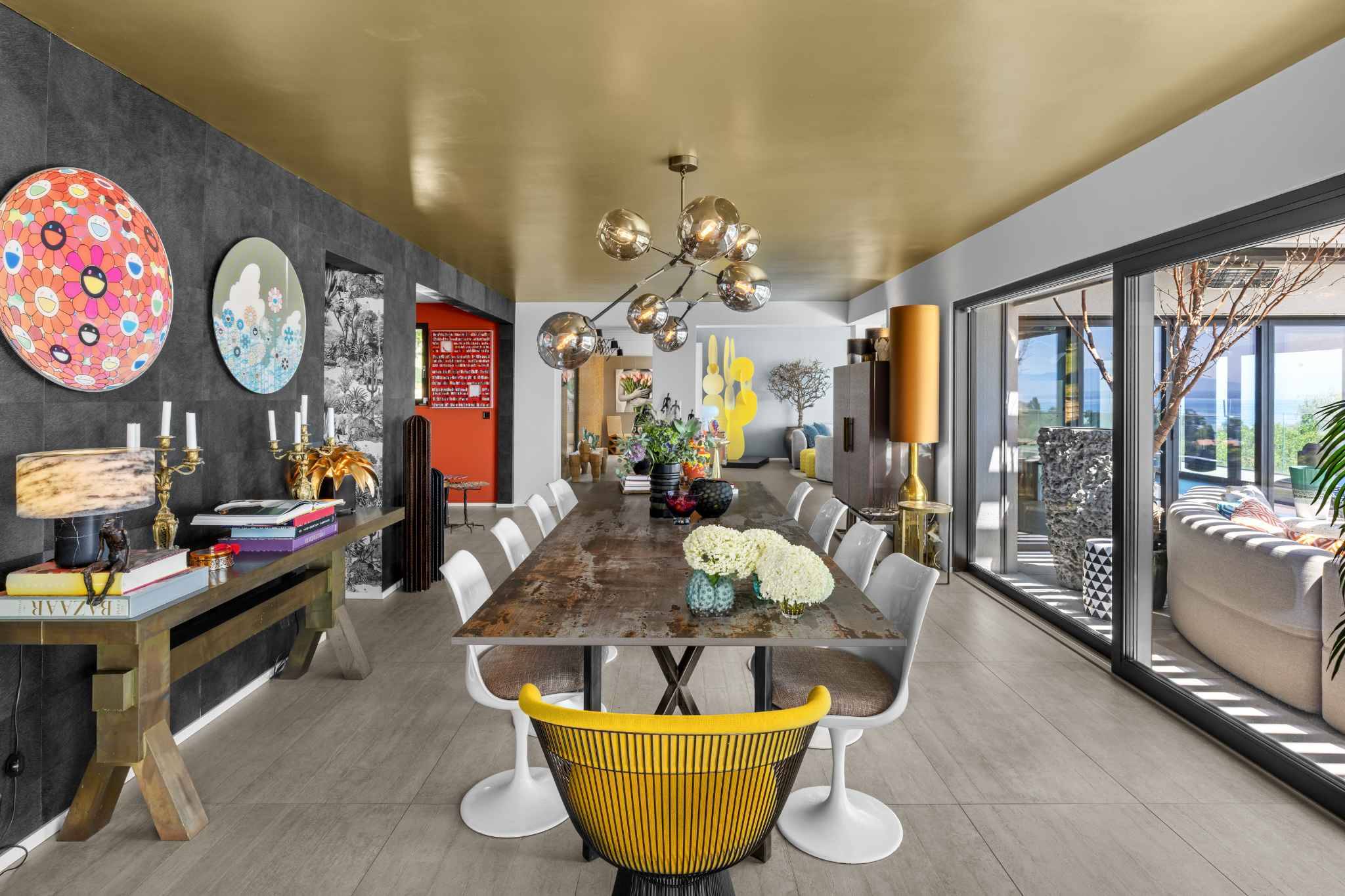 Designorientierter Wohn-Essbereich mit Terrasse