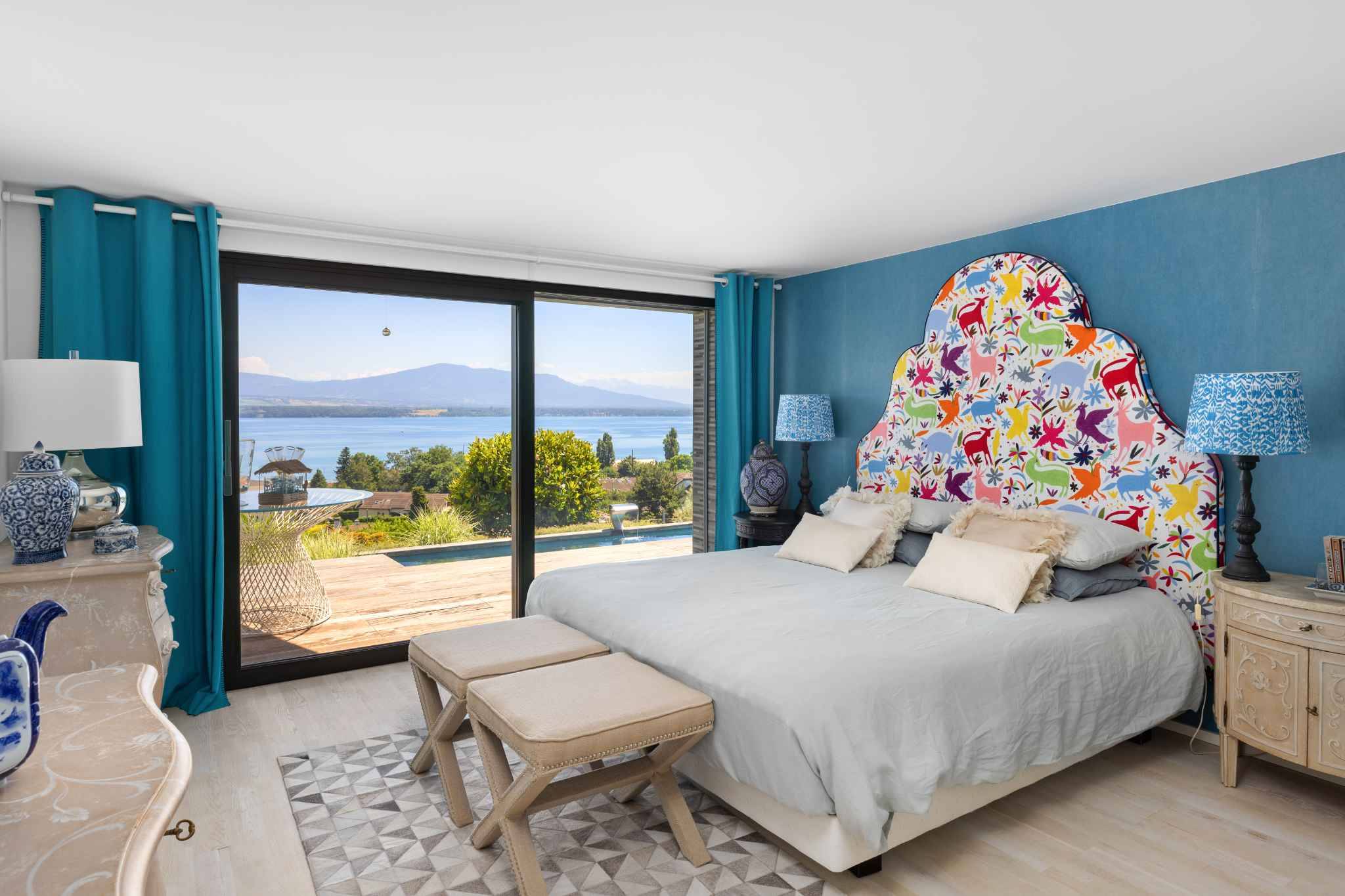 Schlafzimmer mit Seeblick