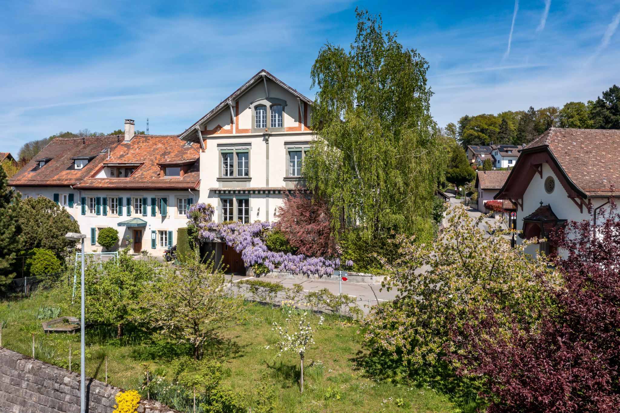 Historisches Wohnhaus mit Garten und Nachbargebäuden