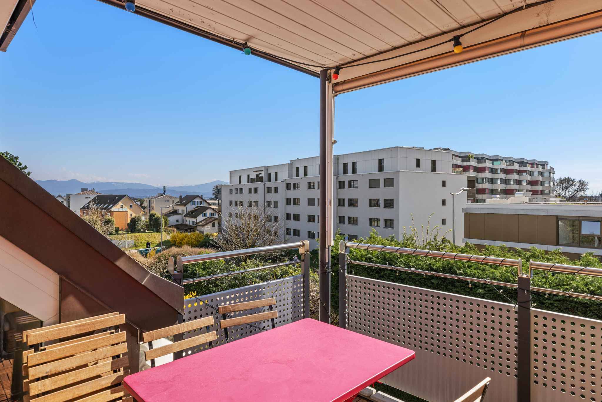 Balkon mit Stadtblick