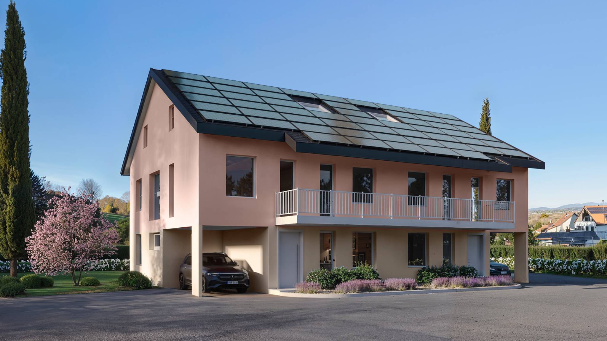 Modernes Einfamilienhaus mit Solardach und Balkon