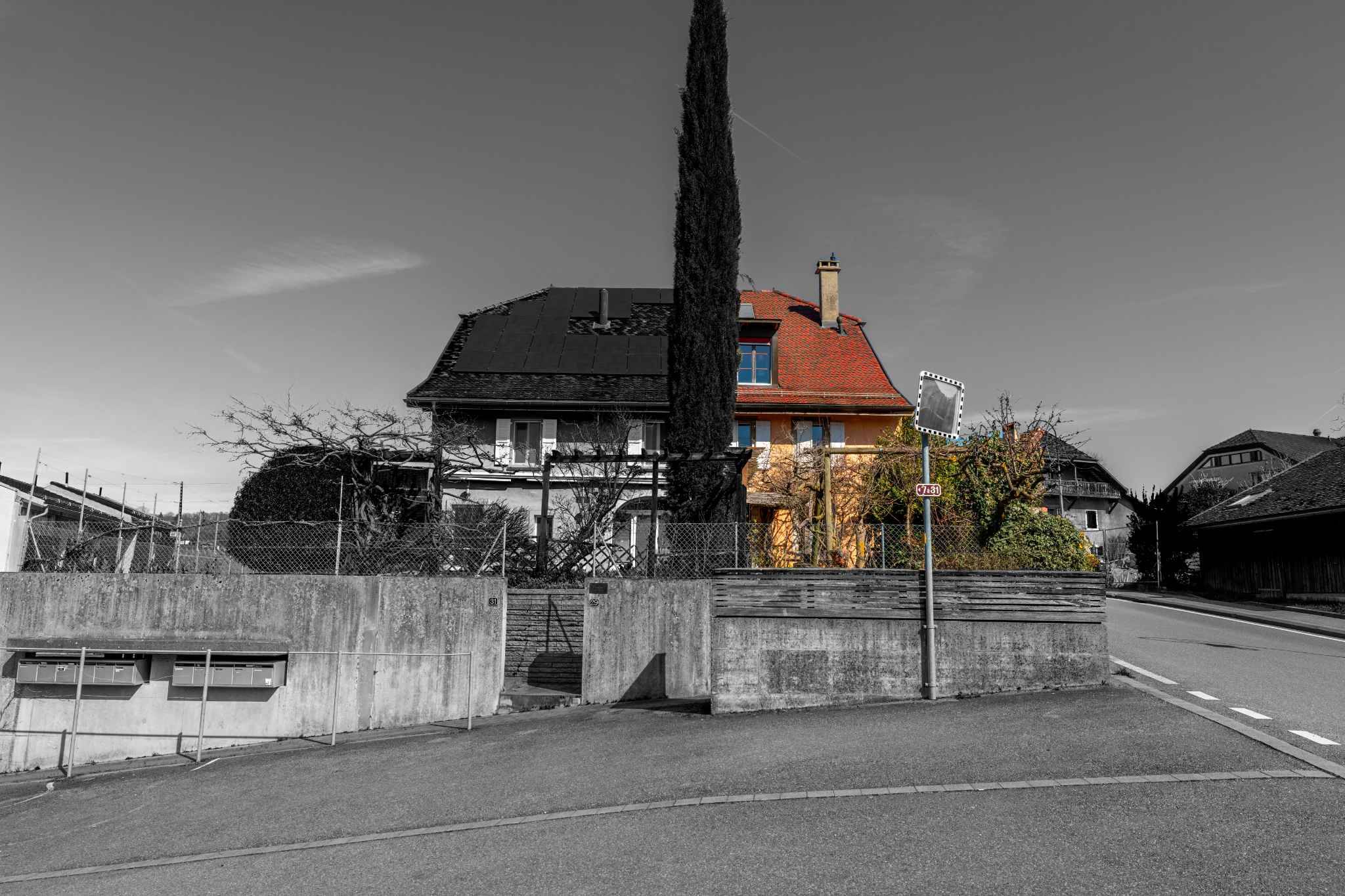 Wohnhaus an der Straße