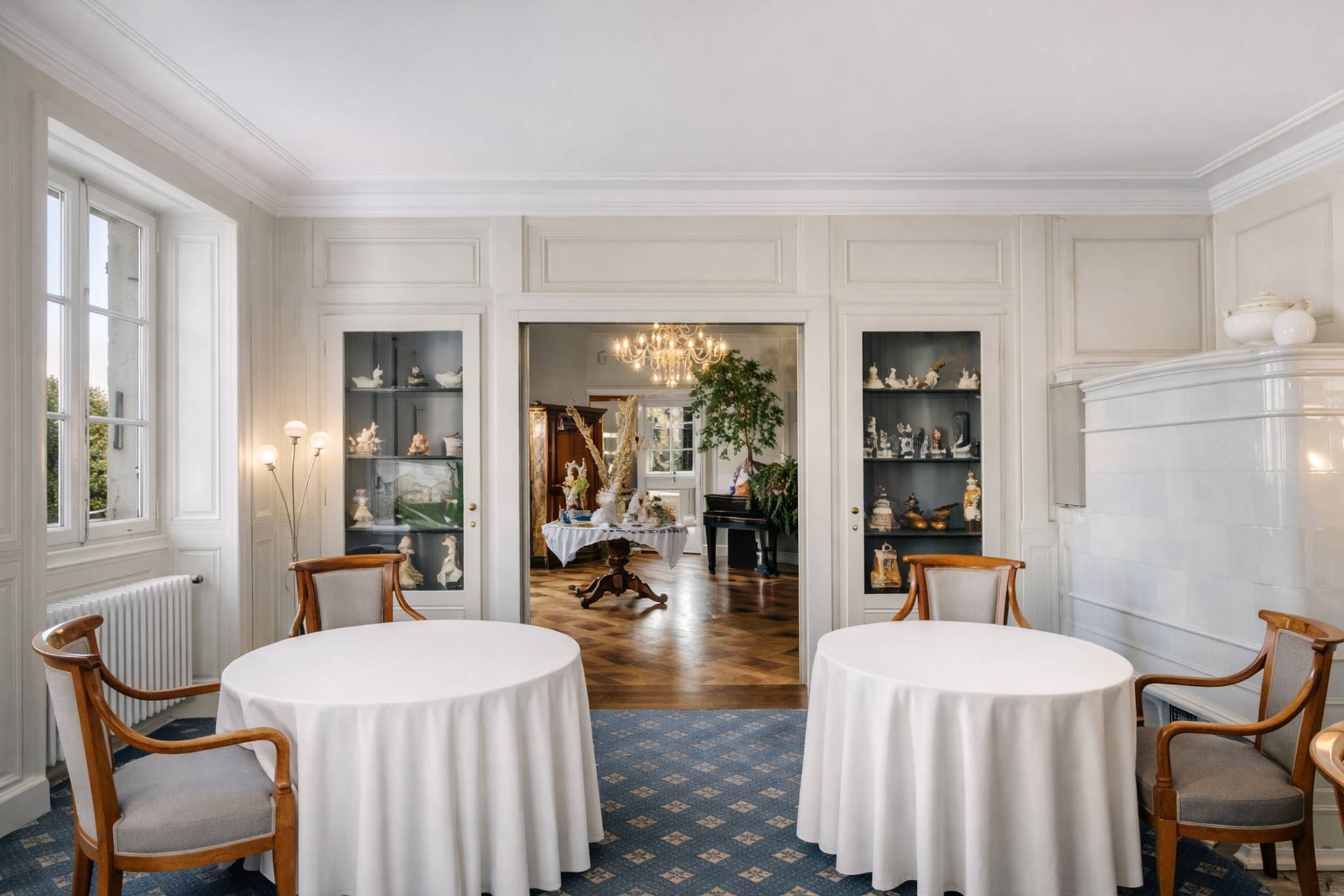 Eleganter Speisesaal mit klassischer Ausstattung