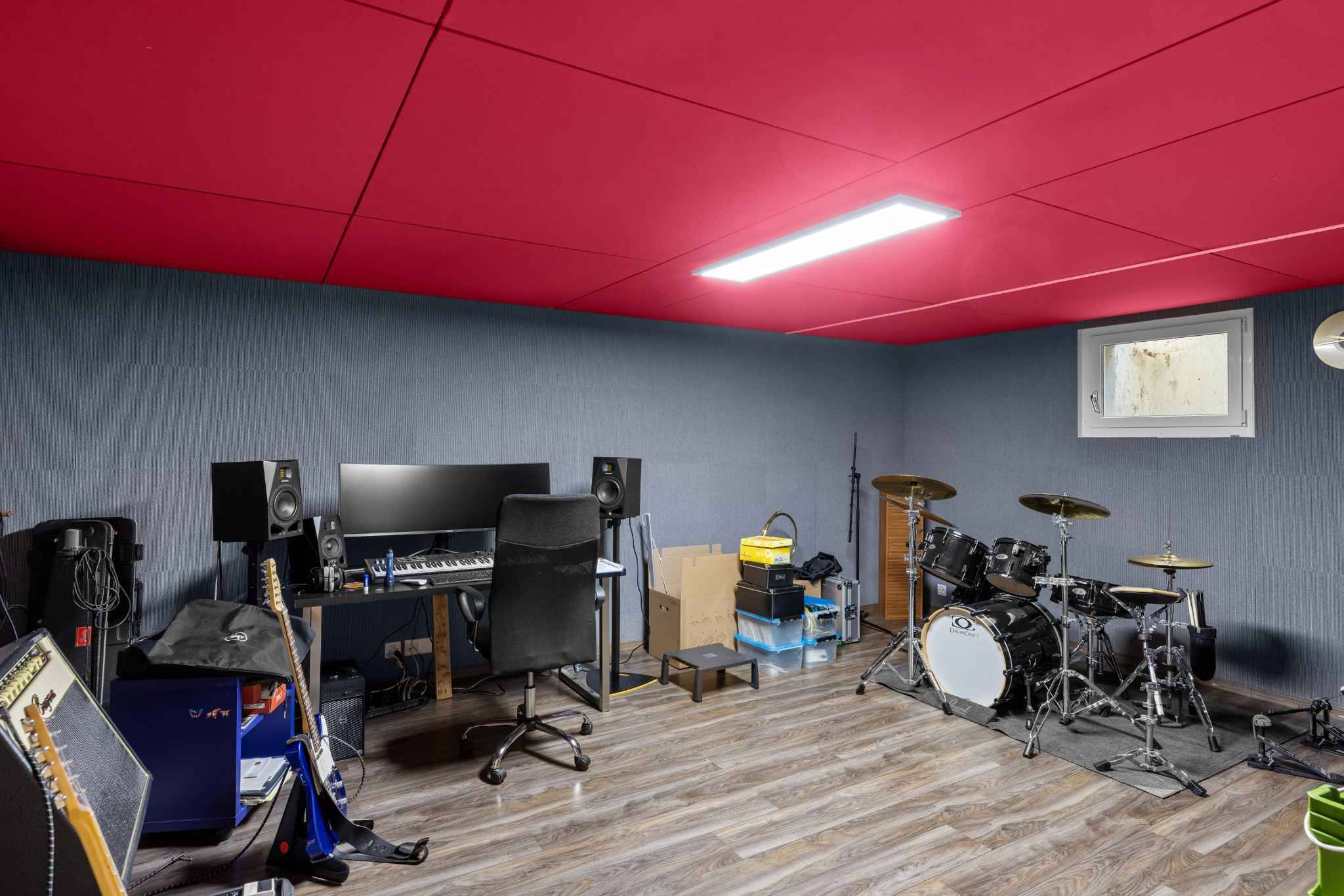Musik- und Arbeitsraum mit Studioausstattung