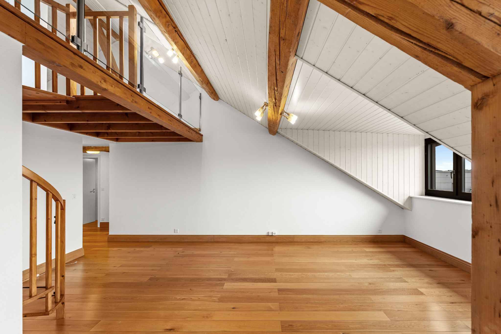 Offener Dachraum mit Galerie