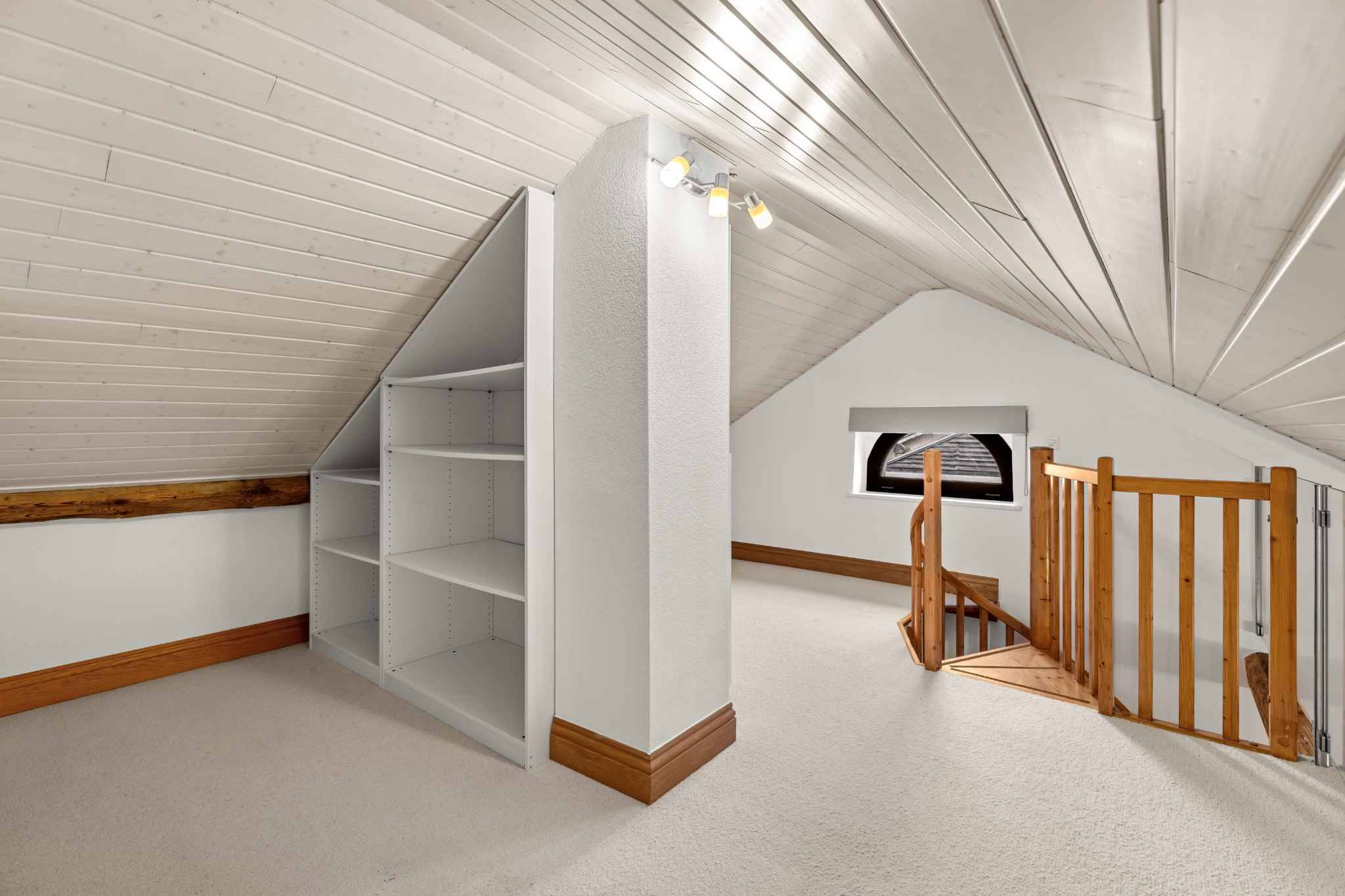 Ausgebauter Dachboden mit Treppe