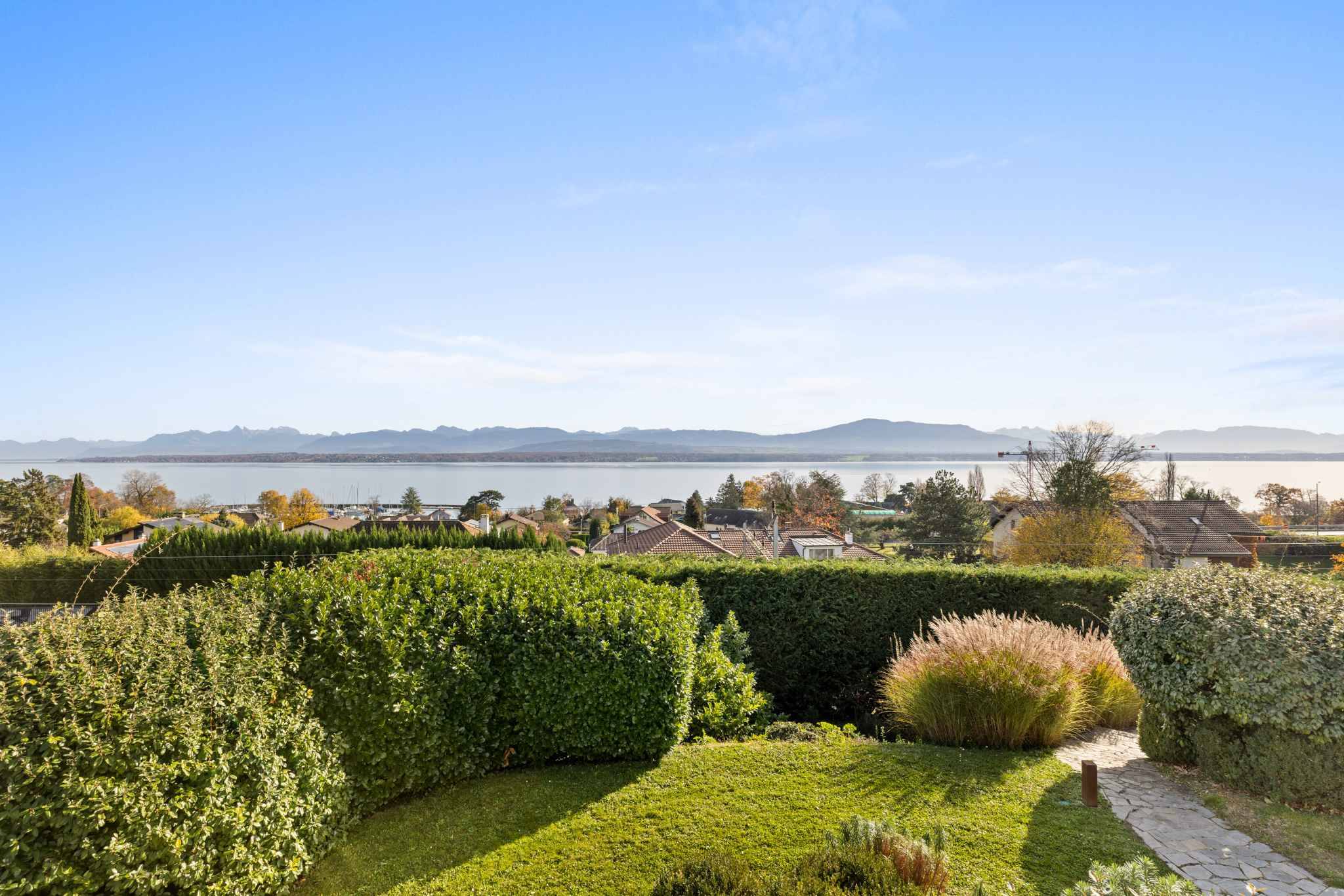 Seeblick mit Garten