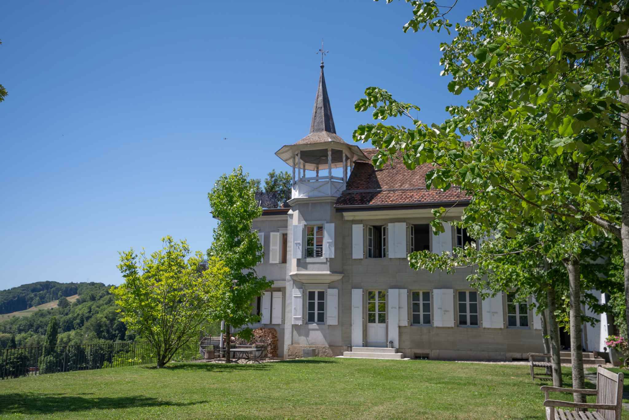 Historische Villa mit Turm und Garten