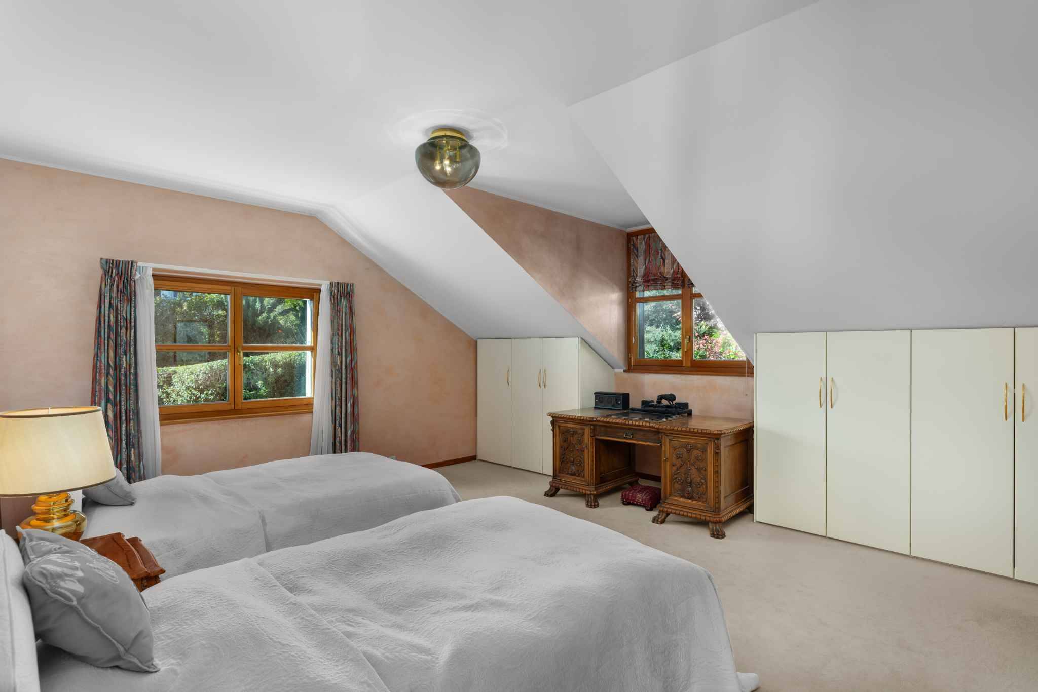 Schlafzimmer mit Dachschräge