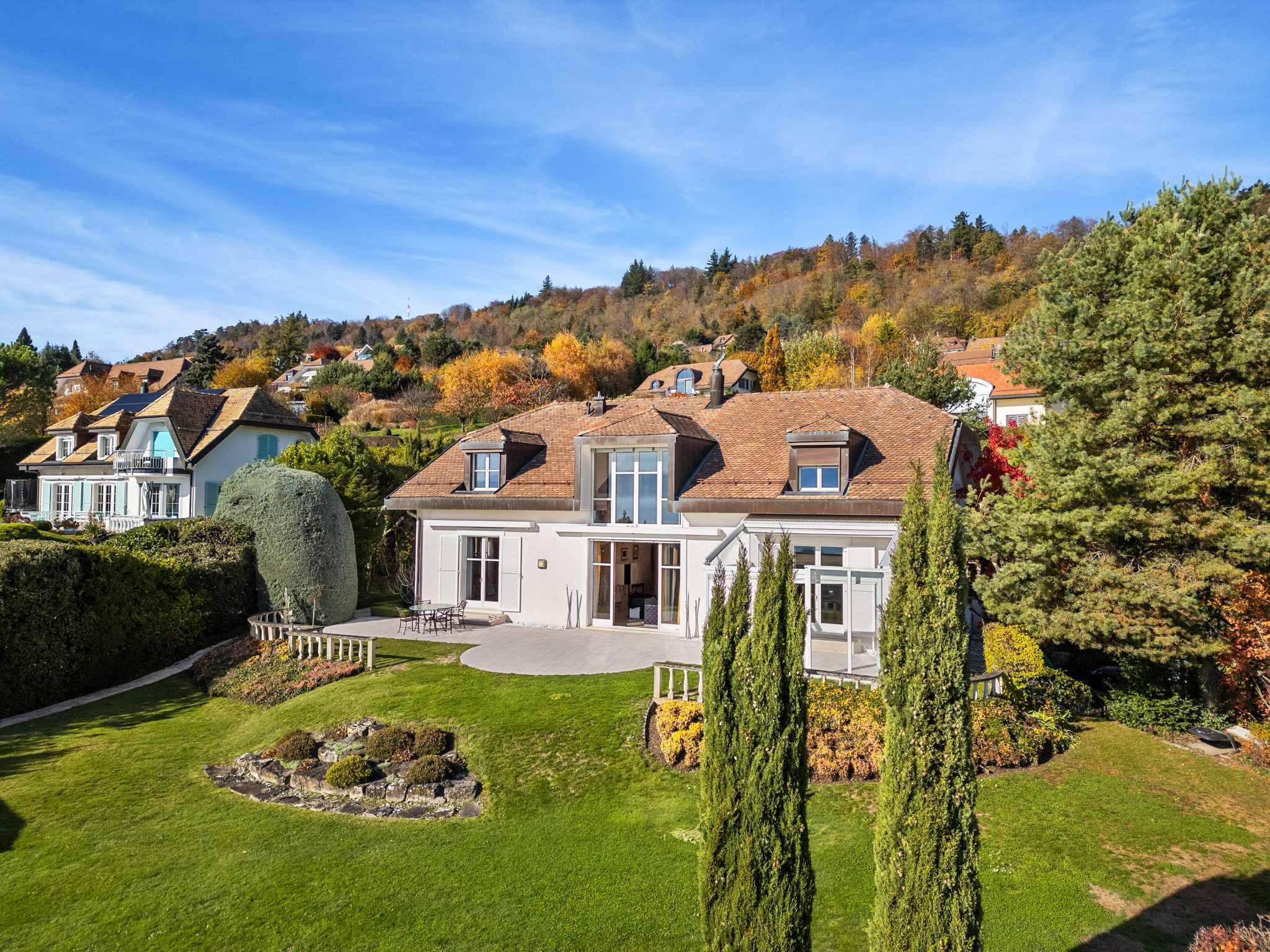 Luxuriöses Einfamilienhaus mit großzügigem Garten