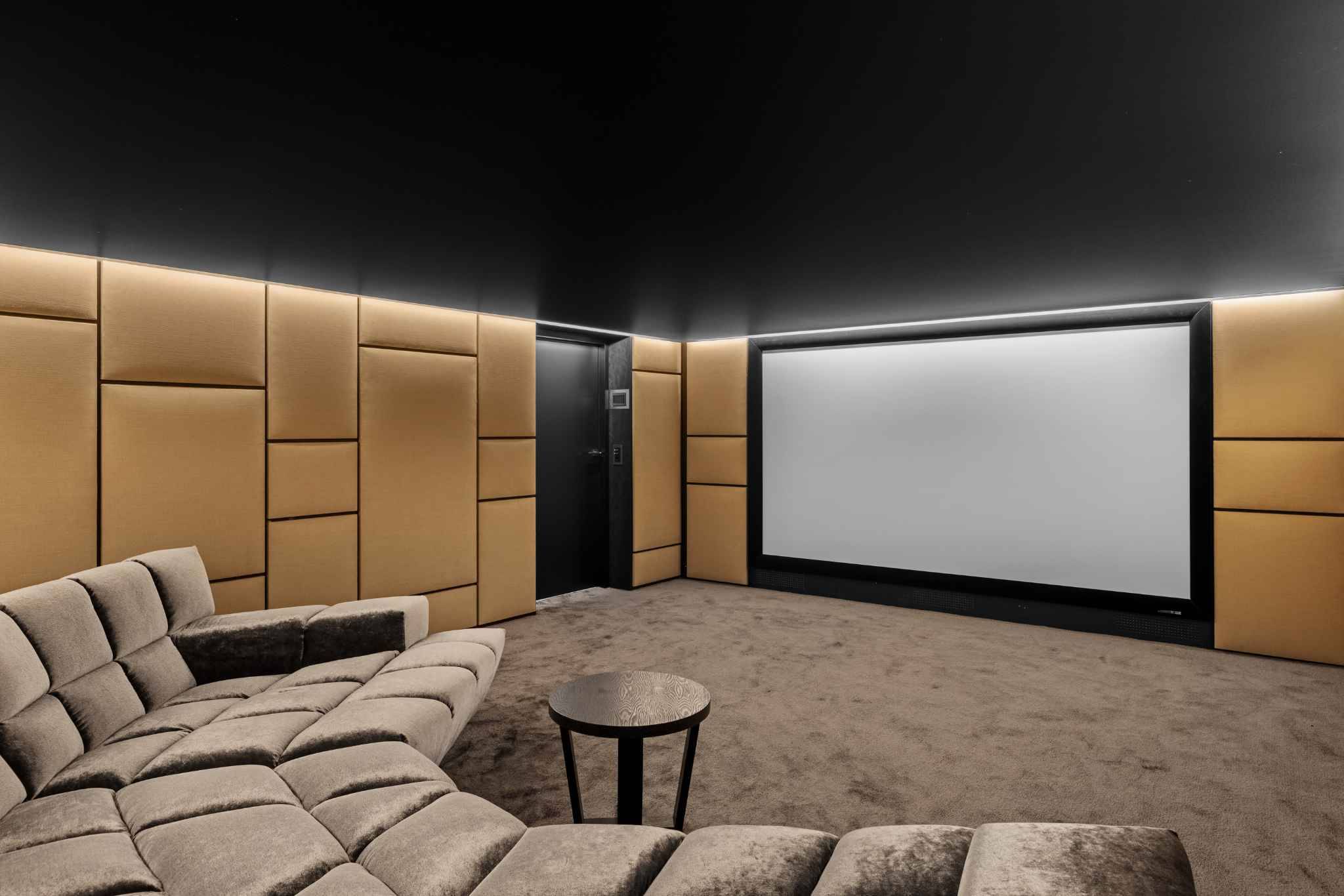 Privates Heimkino mit Leinwand