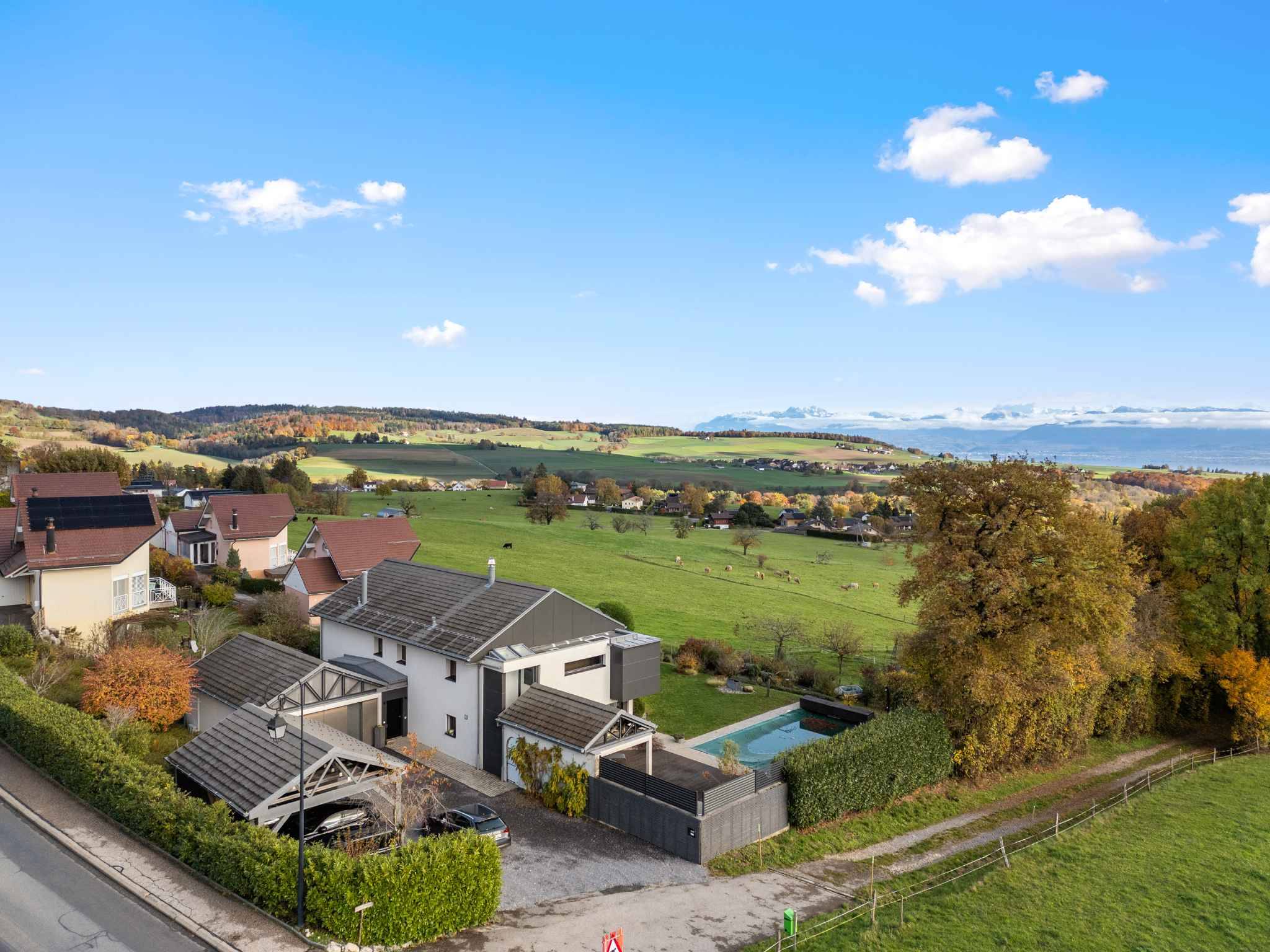 Ländliches Anwesen mit Pool und Fernblick