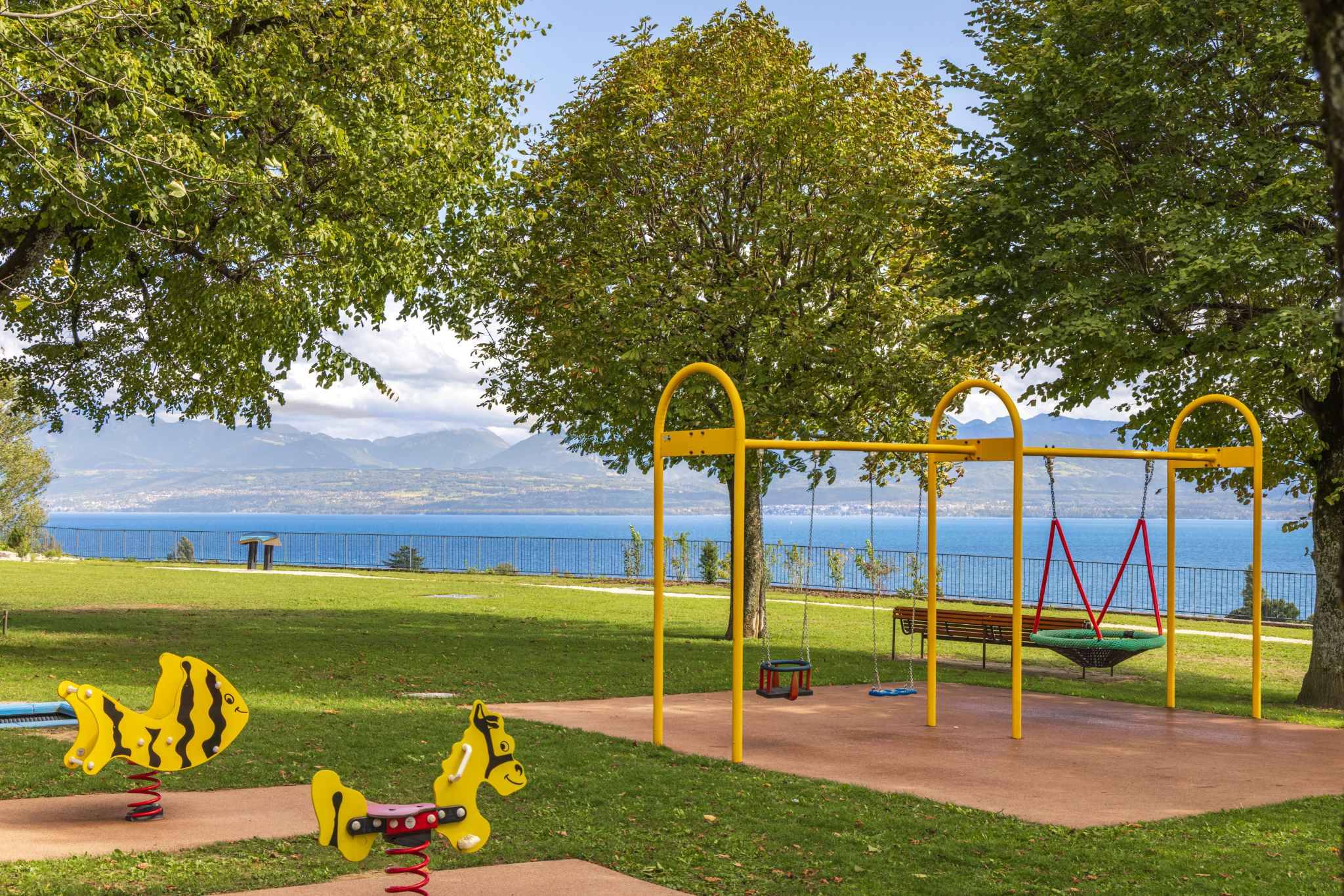 Spielplatz mit Seeblick